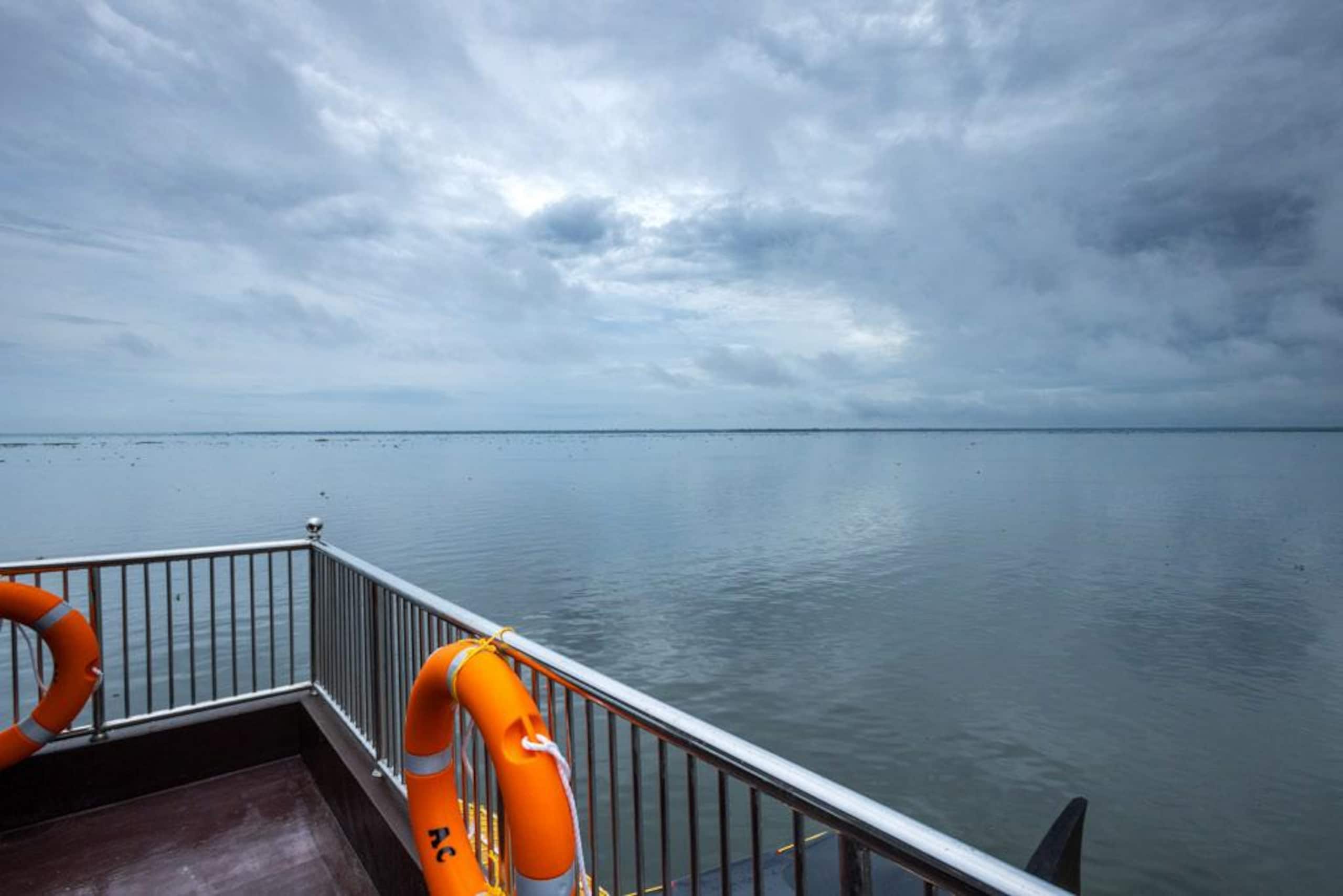Aqua Castle Houseboat 17