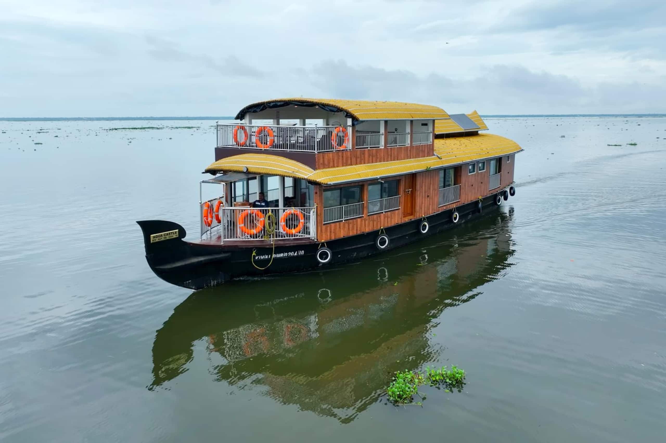 Aqua Castle Houseboat 1