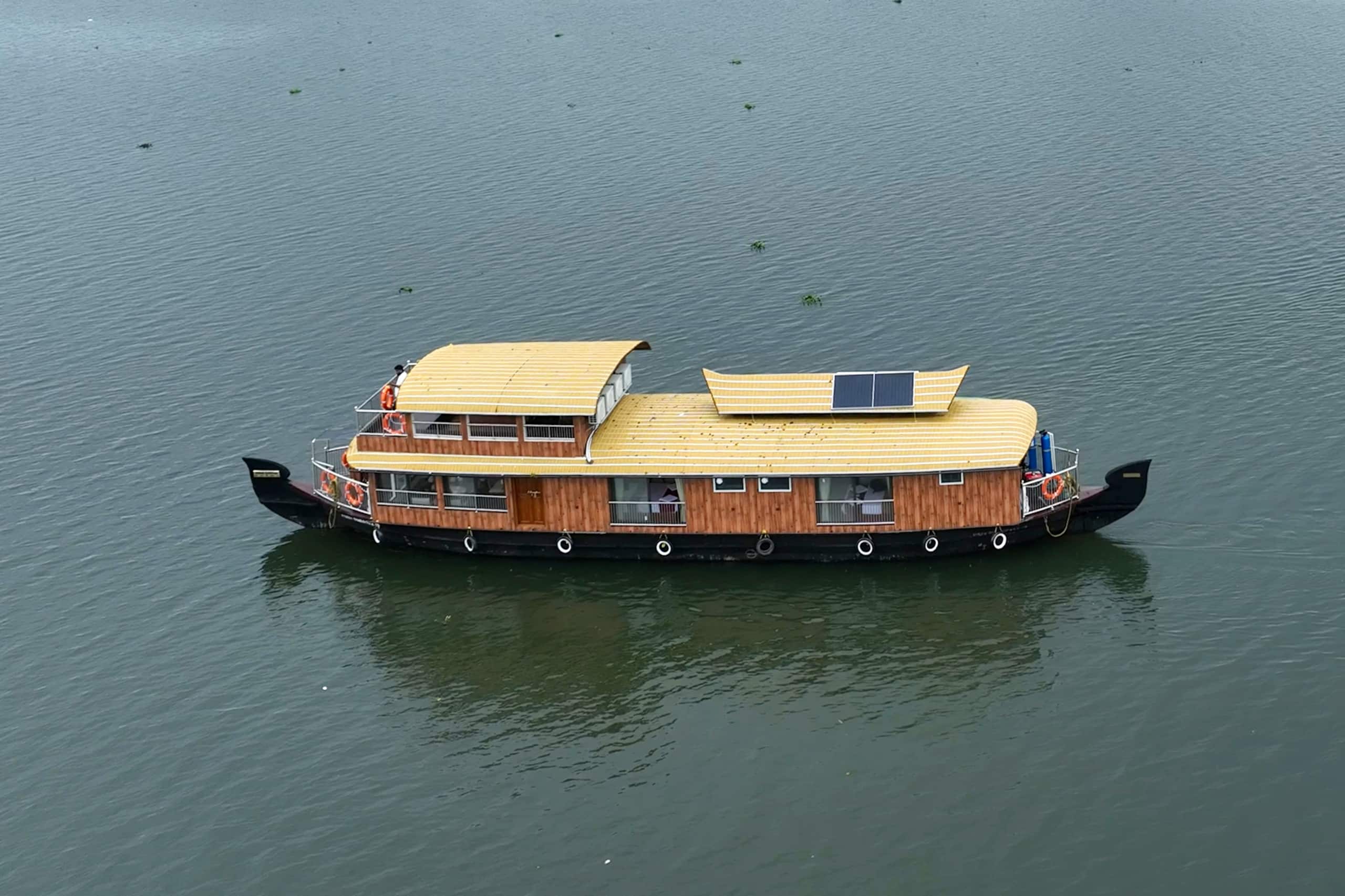 Aqua Castle Houseboat 19