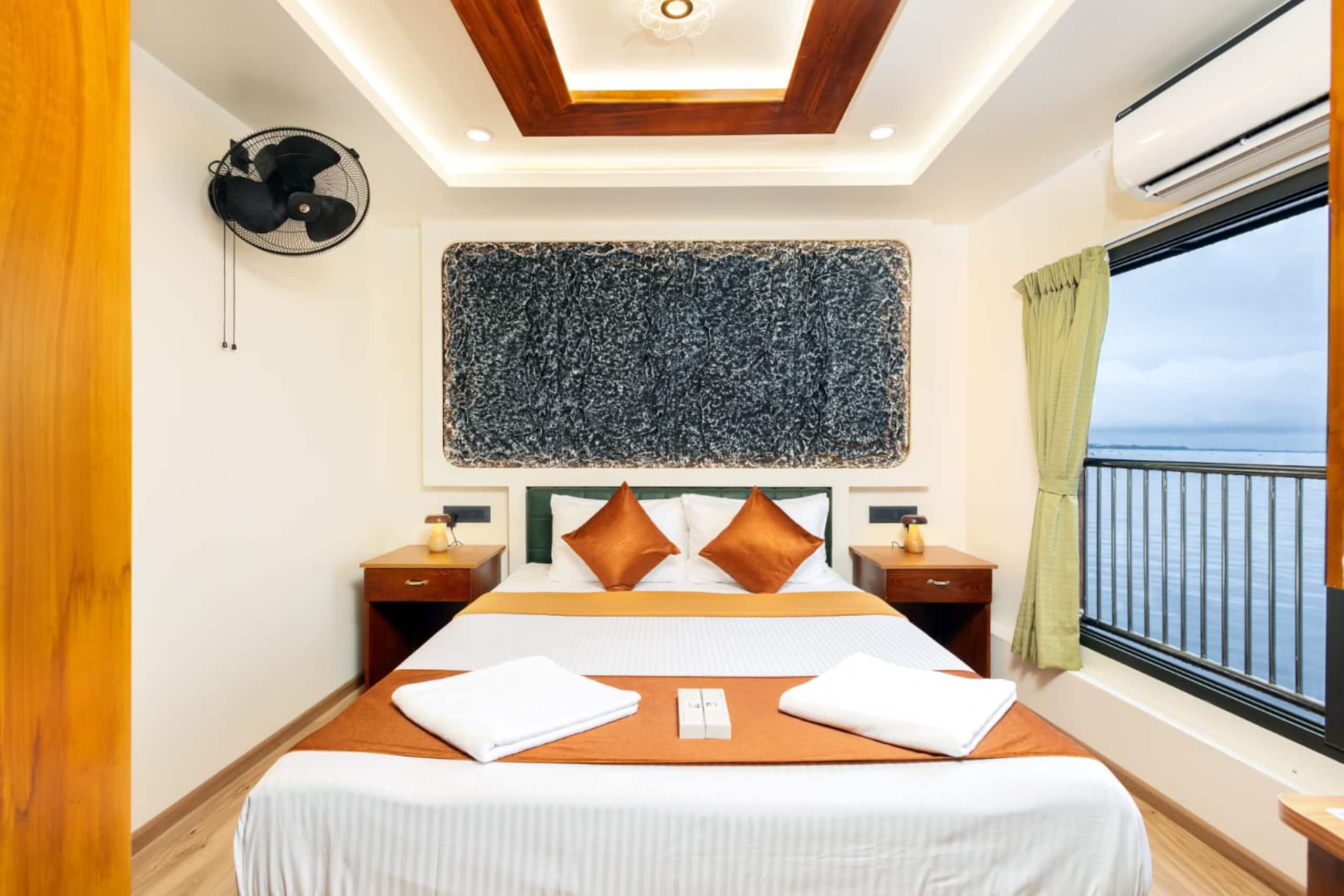 Aqua Castle Houseboat 23