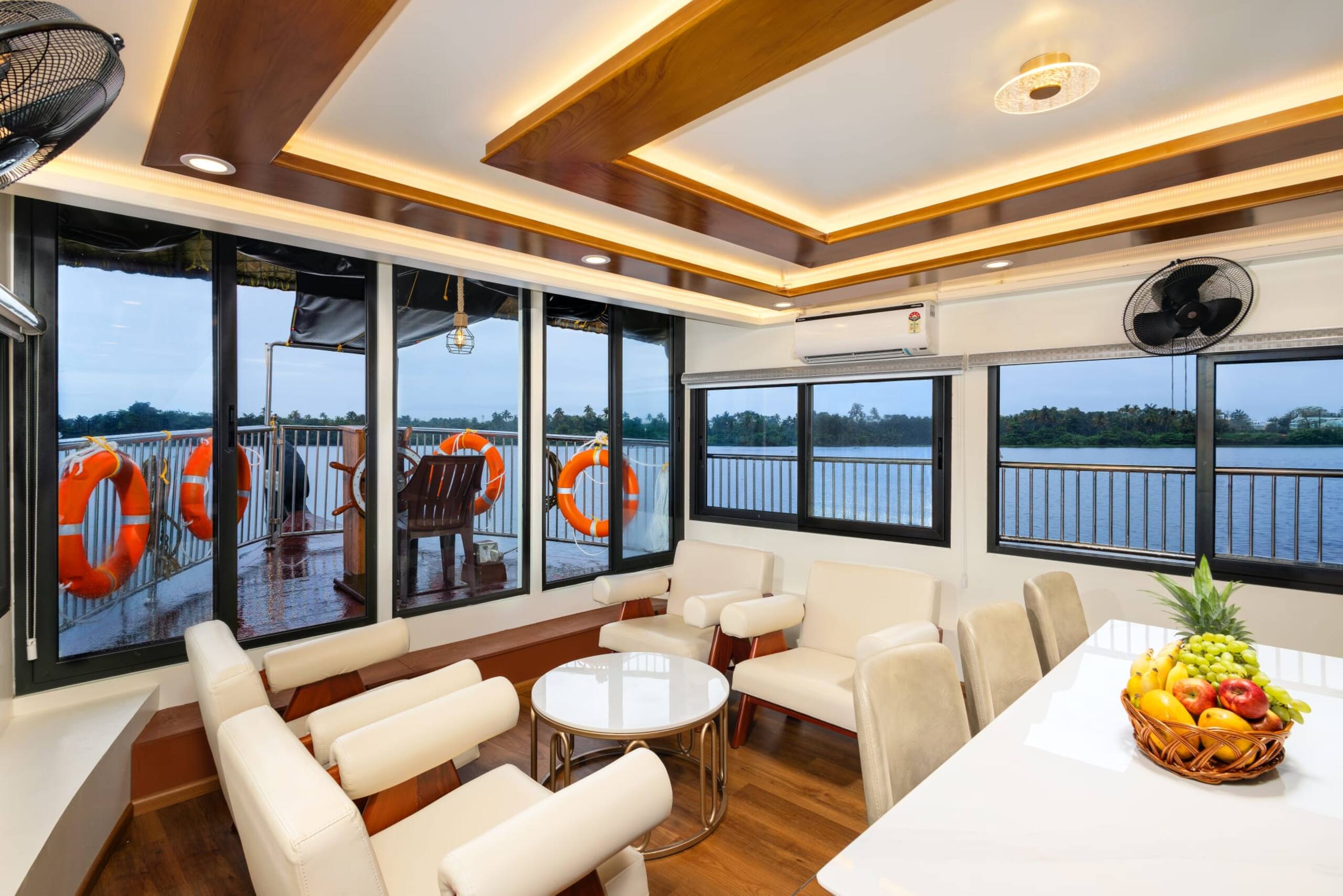 Aqua Castle Houseboat 24