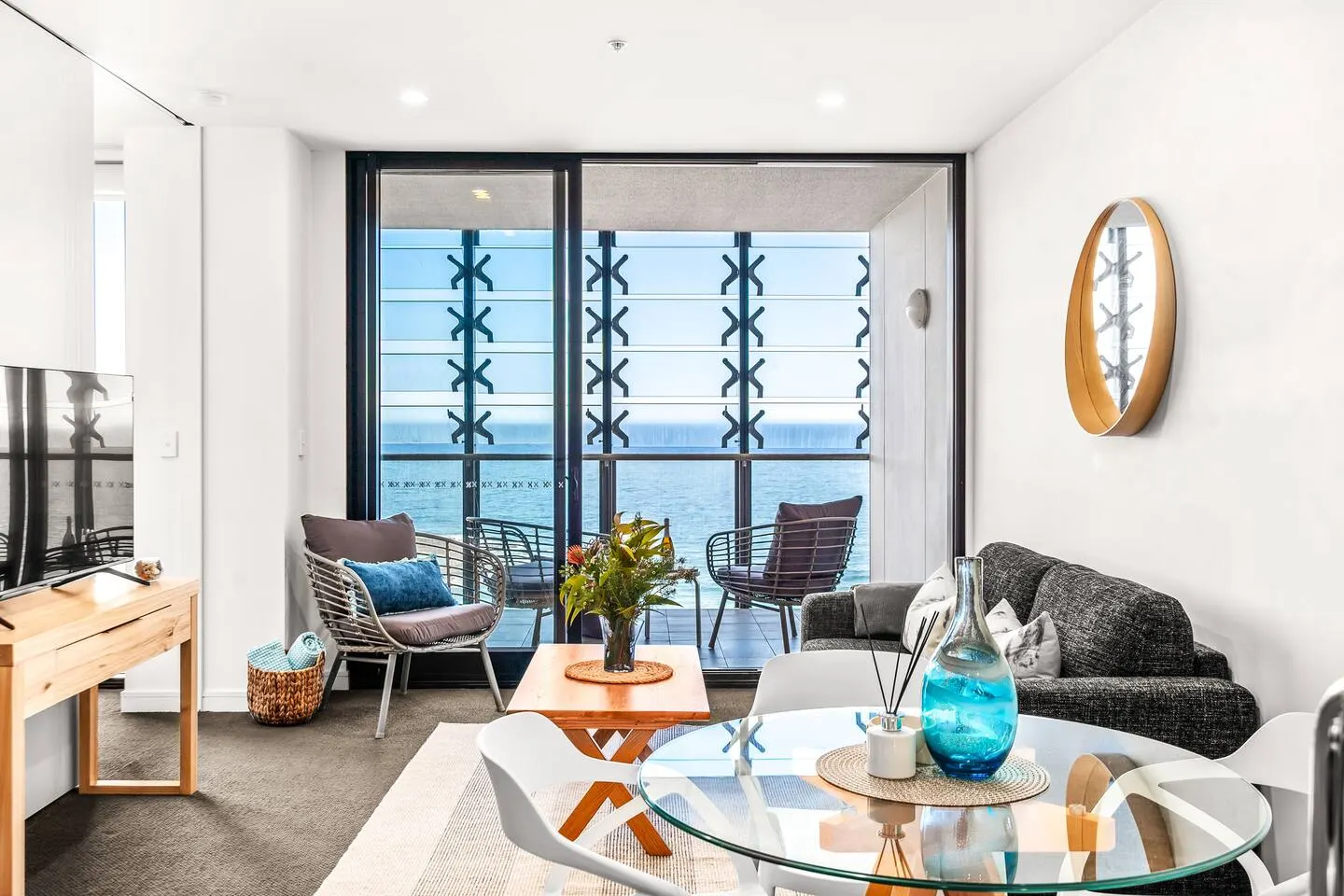 Oceana - Beachfront - Free Parking 19