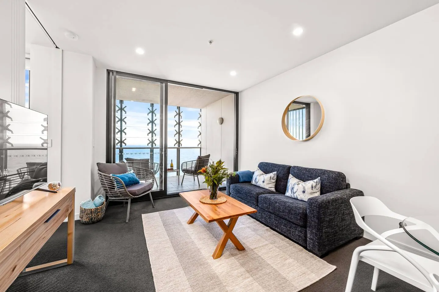 Oceana - Beachfront - Free Parking 7