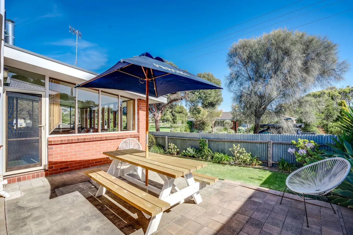Bungalow on Hutton — photo 3