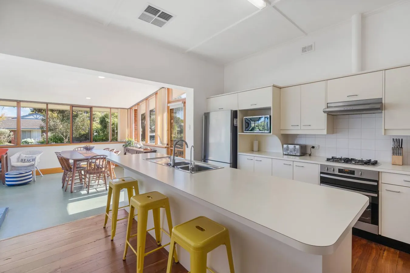 Bungalow on Hutton — photo 5