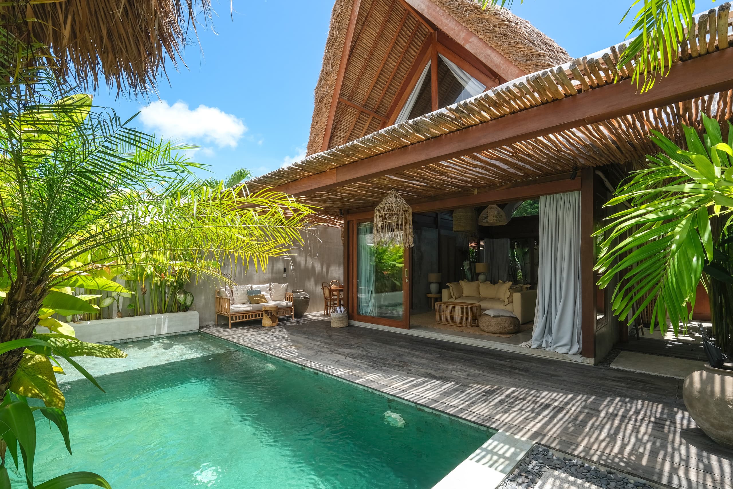 Contemporary and Tropical Villa with Pool