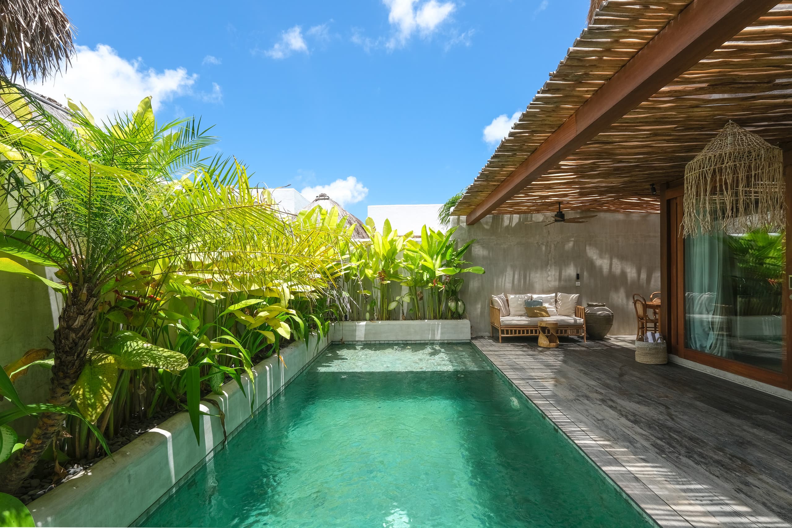 Contemporary and Tropical Villa with Pool — photo 4
