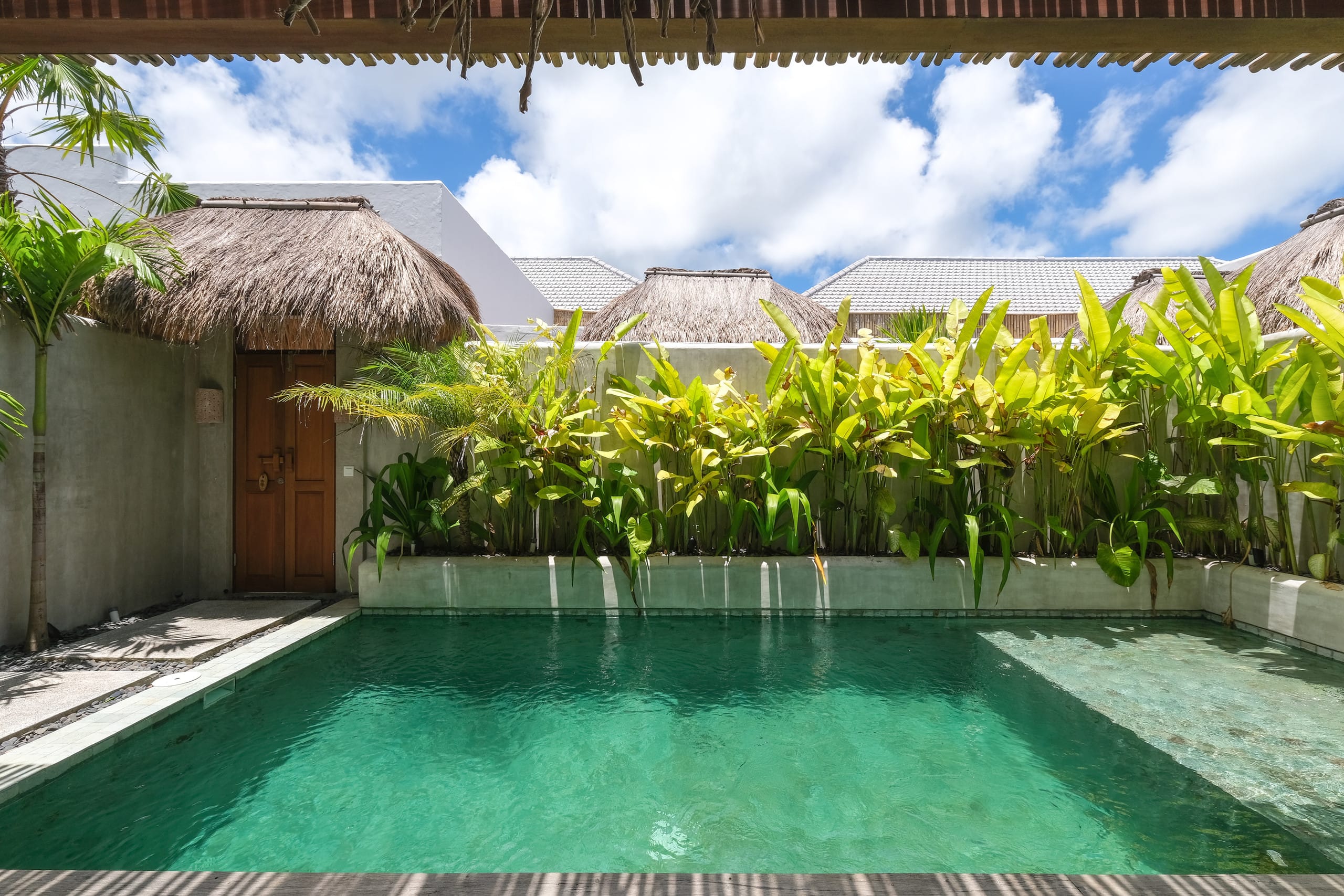 Contemporary and Tropical Villa with Pool 24