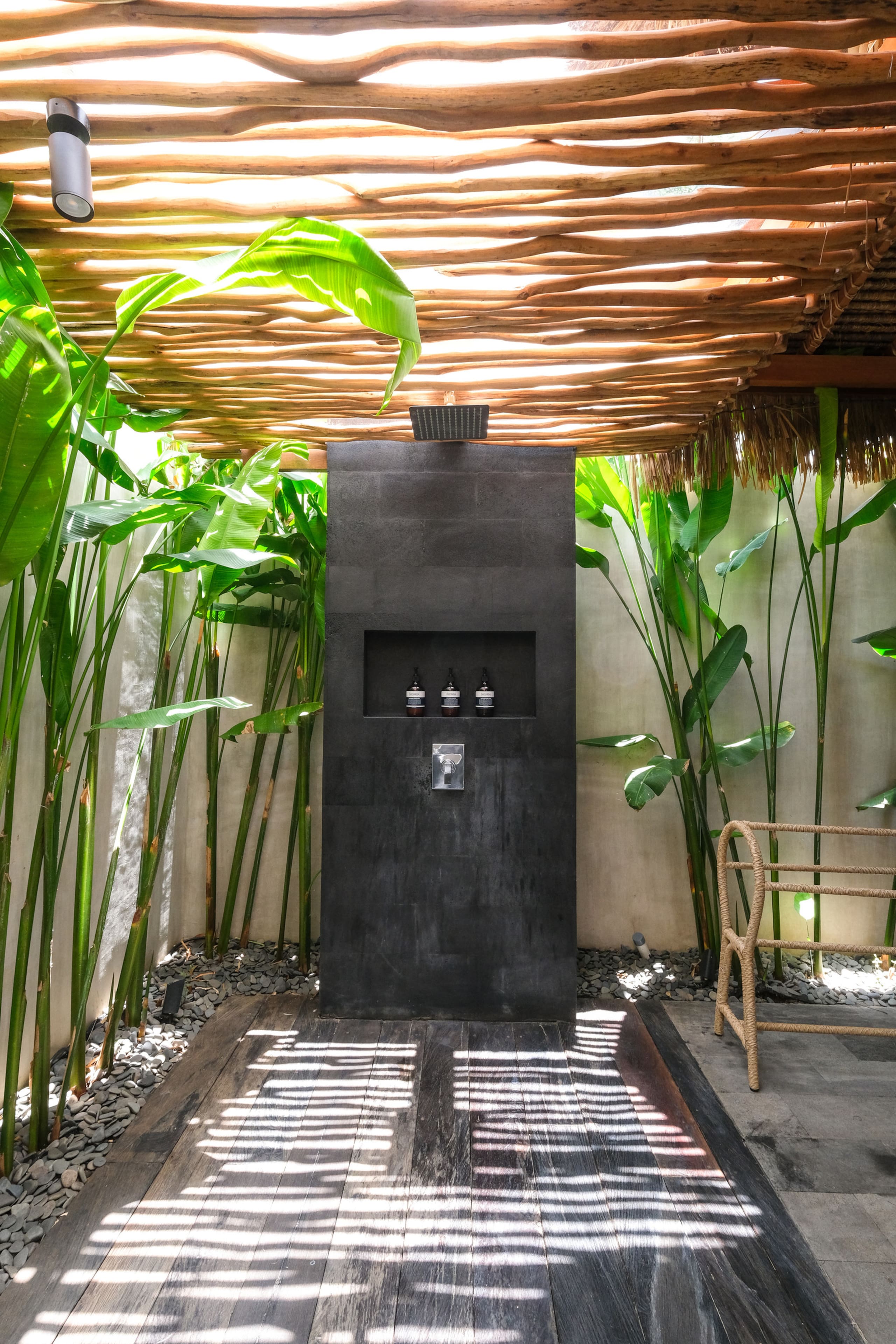 Contemporary and Tropical Villa with Pool 17