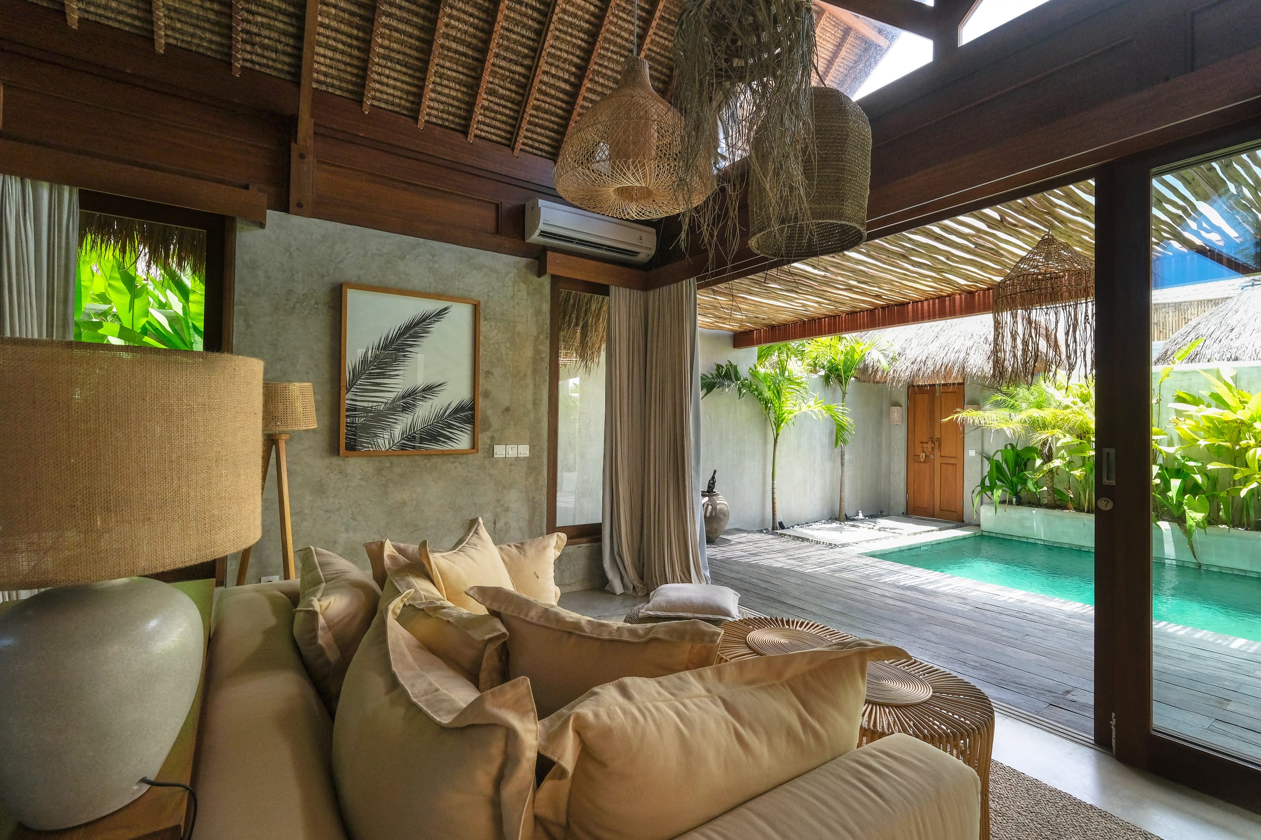 Contemporary and Tropical Villa with Pool 10