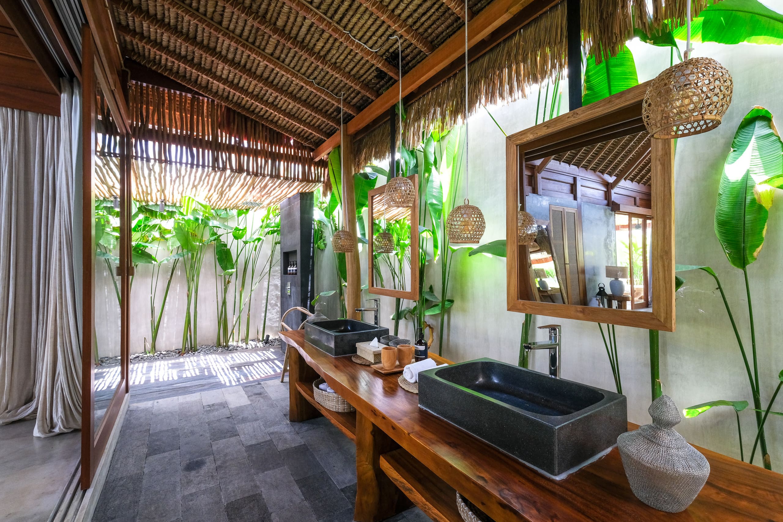 Contemporary and Tropical Villa with Pool 16