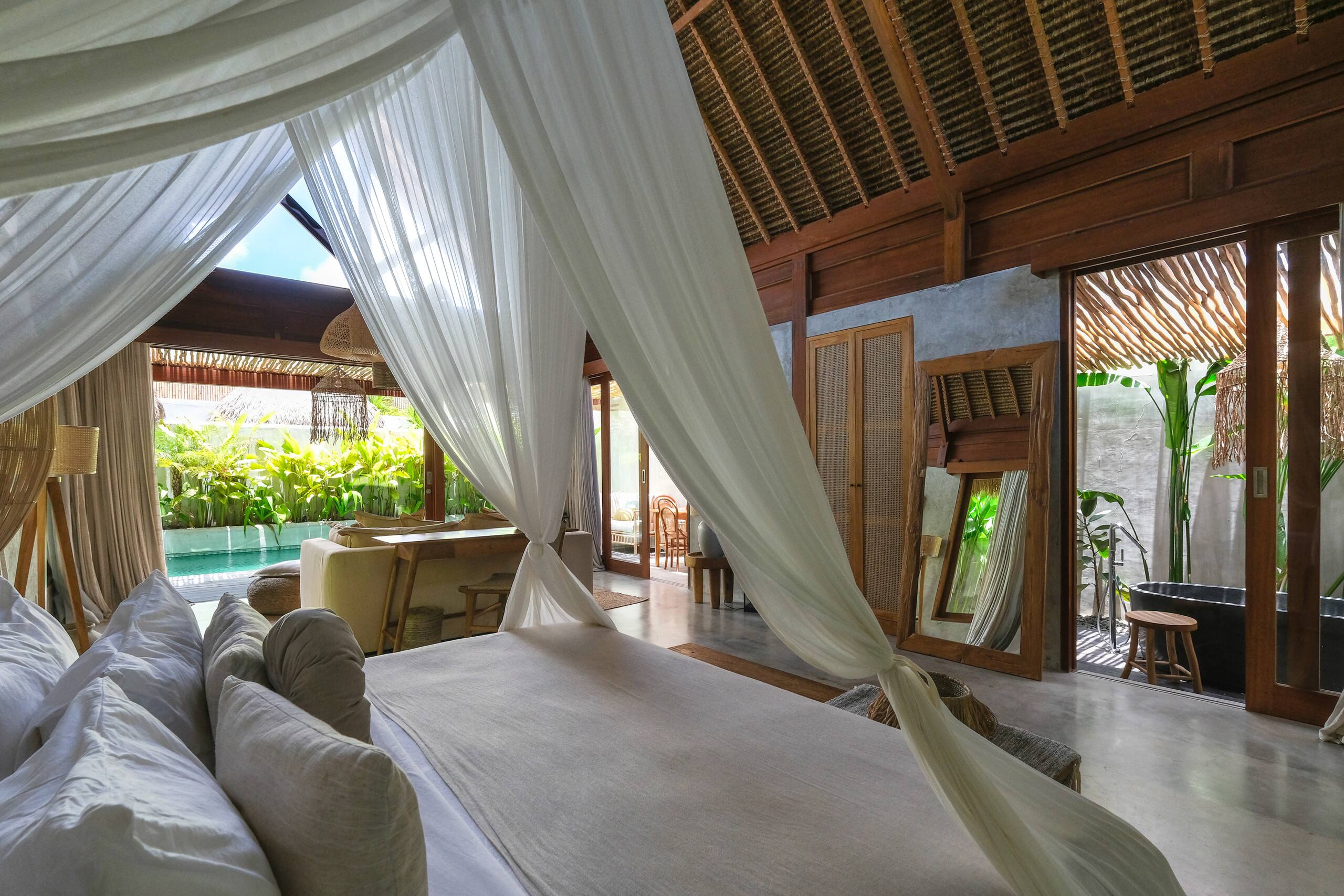 Contemporary and Tropical Villa with Pool 14