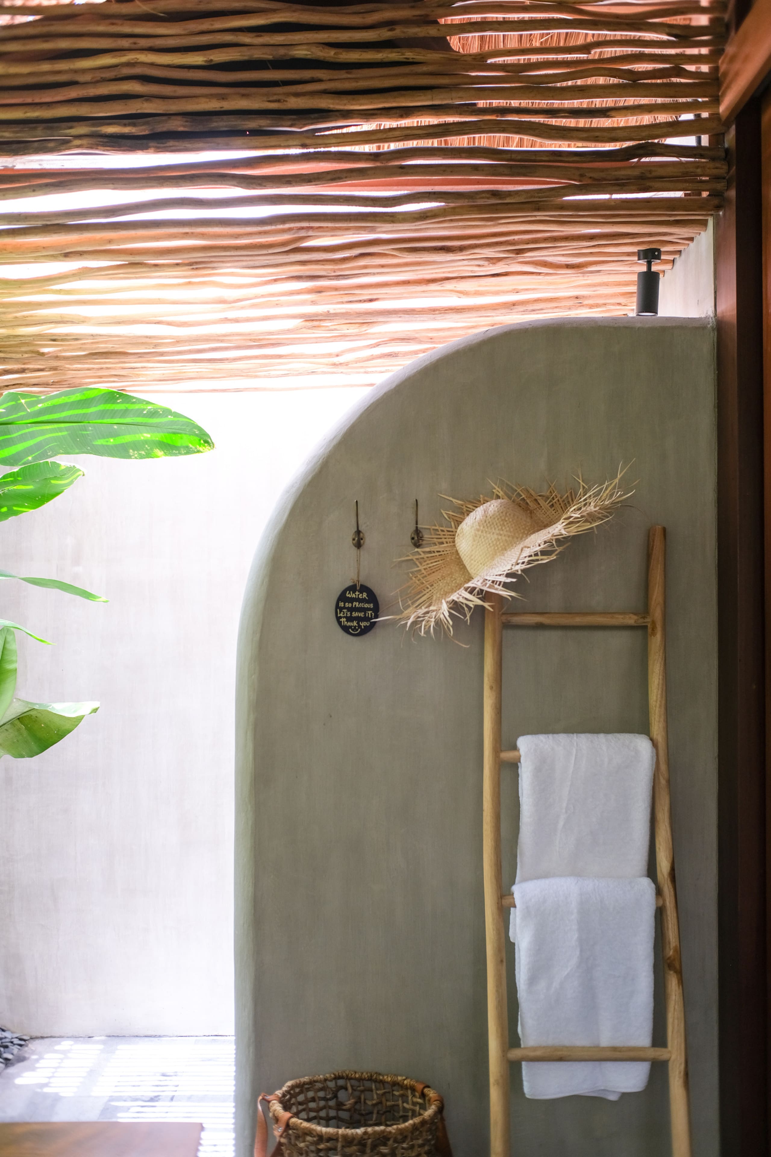 Contemporary and Tropical Villa with Pool 22