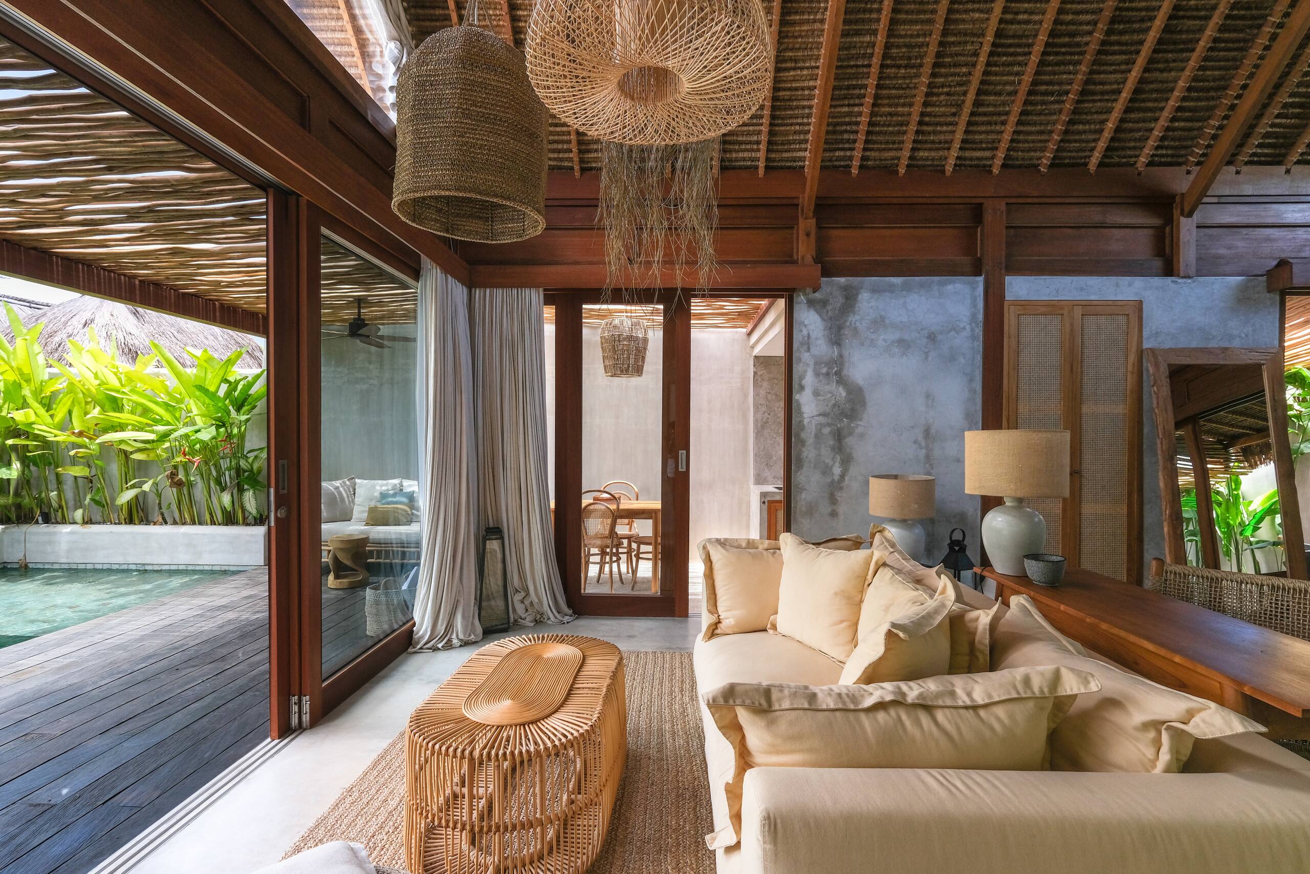 Contemporary and Tropical Villa with Pool 9