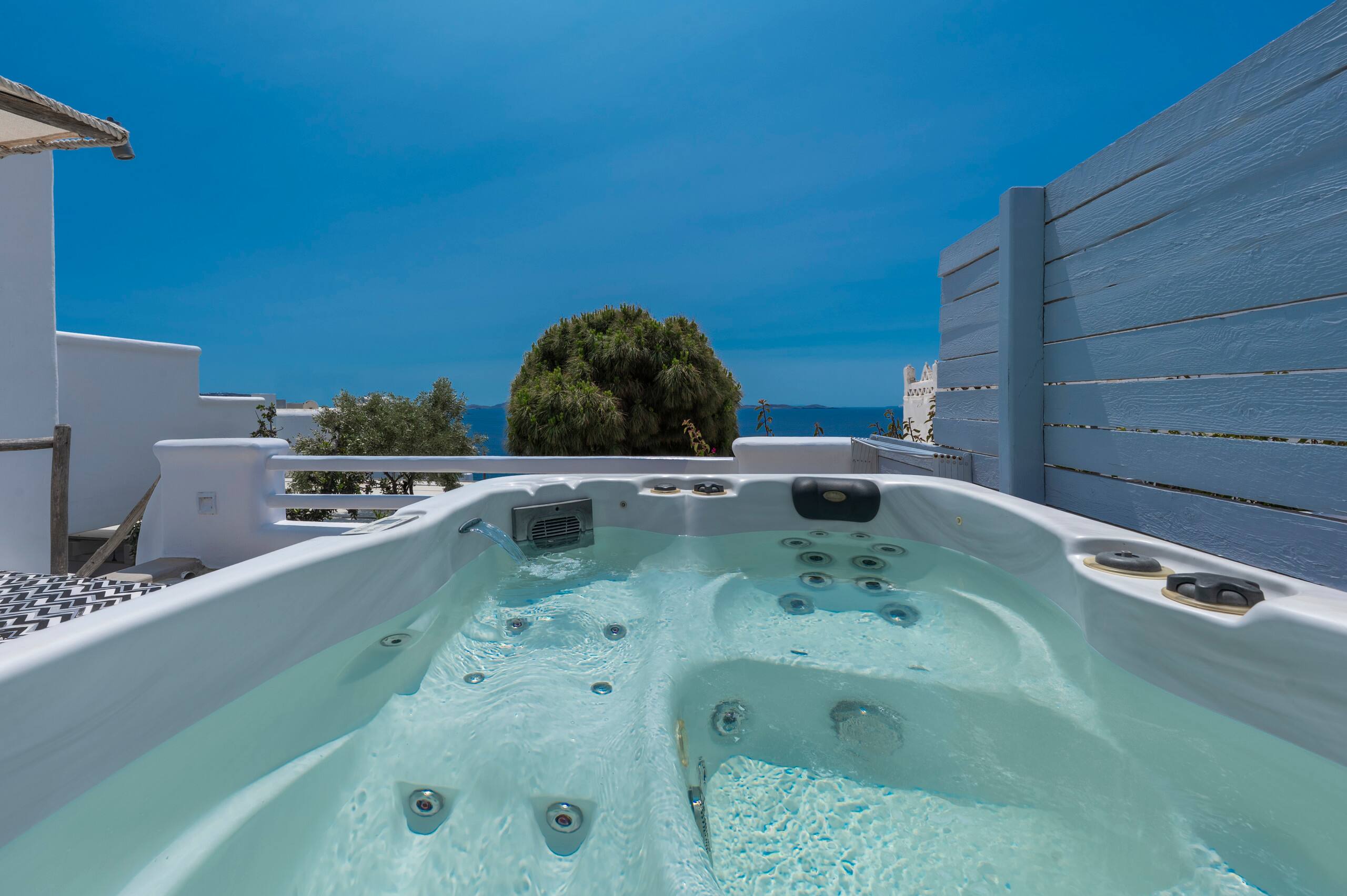 Duplex Suite Sea View & Jacuzzi | Flaskos Suites