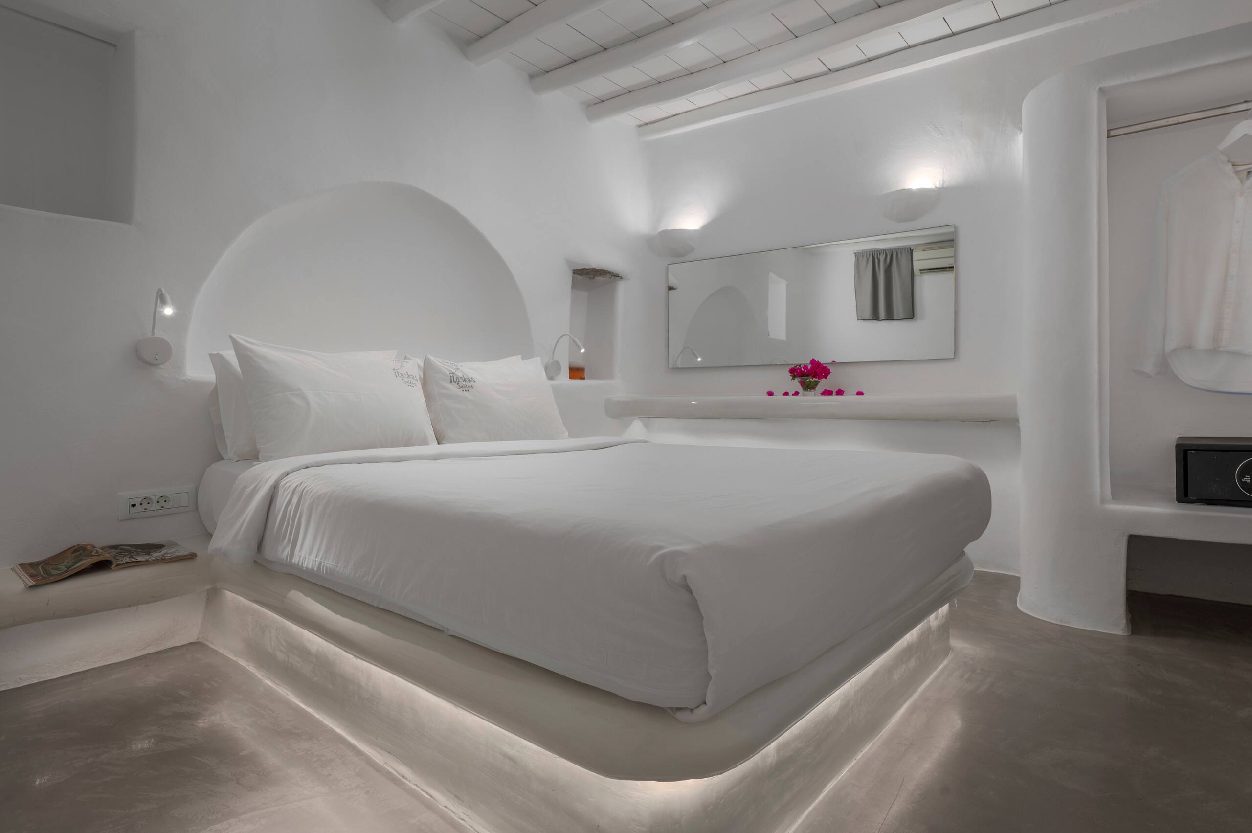 Duplex Suite Sea View & Jacuzzi | Flaskos Suites — photo 2