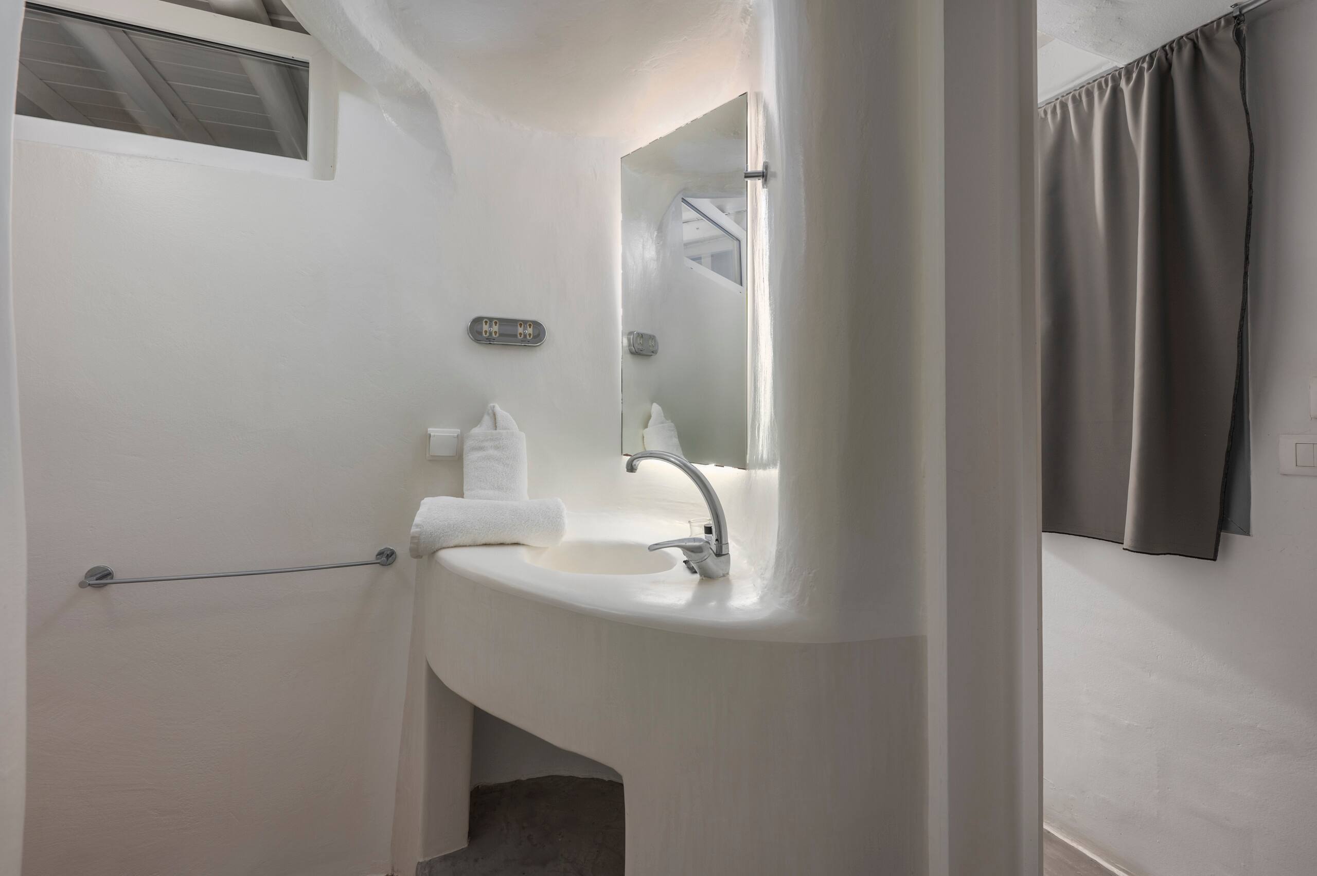 Duplex Suite Sea View & Jacuzzi | Flaskos Suites 8