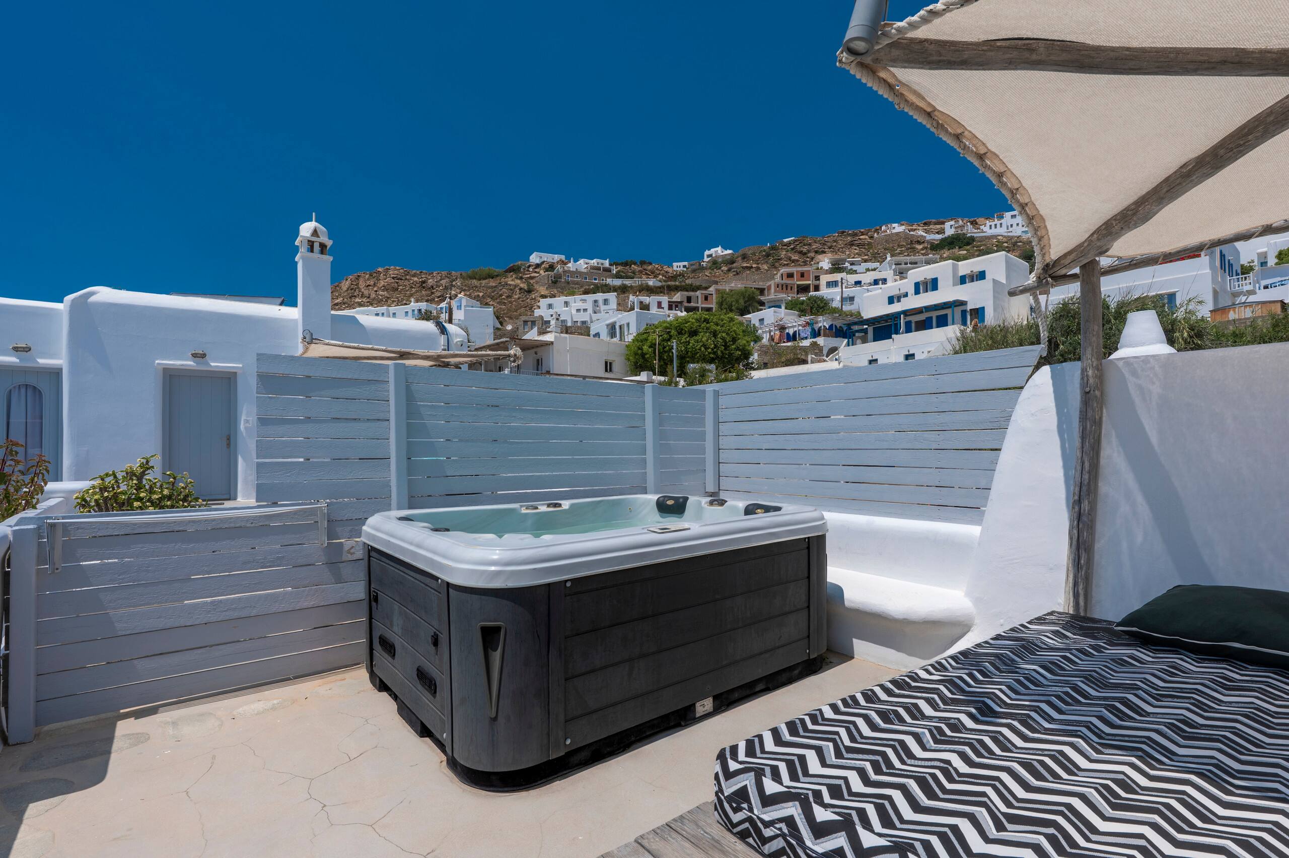 Duplex Suite Sea View & Jacuzzi | Flaskos Suites — photo 5