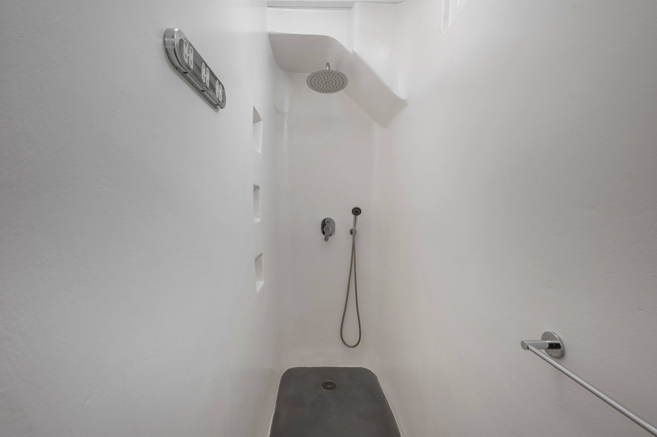 Duplex Suite Sea View & Jacuzzi | Flaskos Suites 10