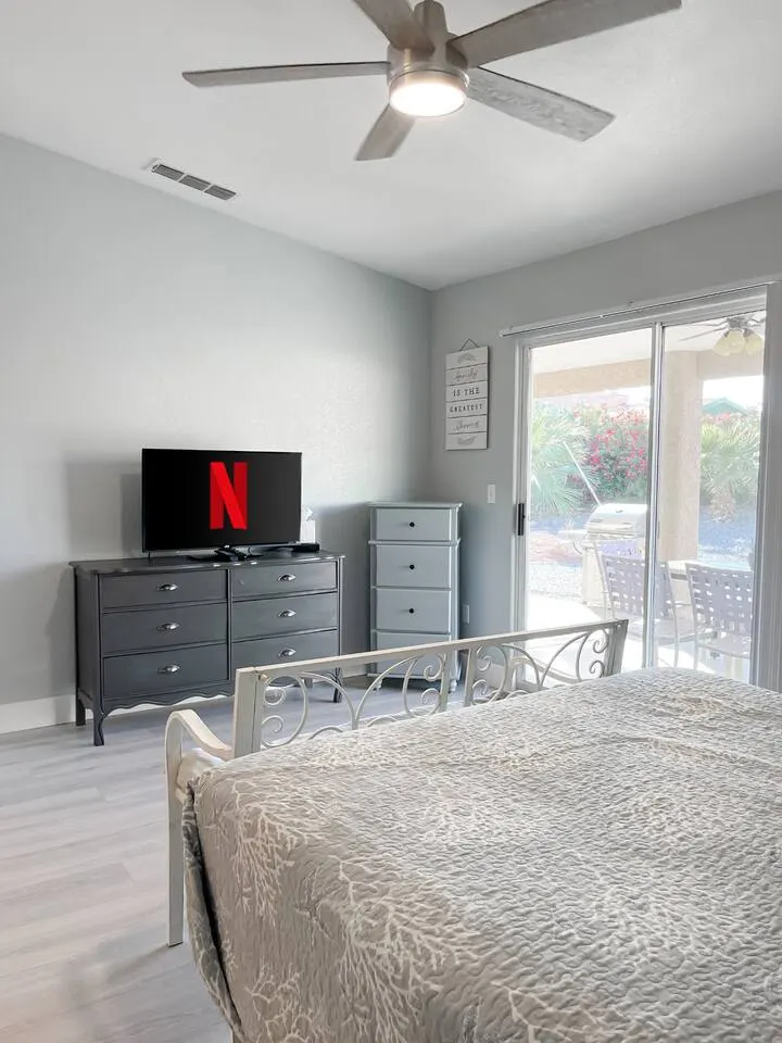 Havasu Escape Sleeps 8 Parking 18