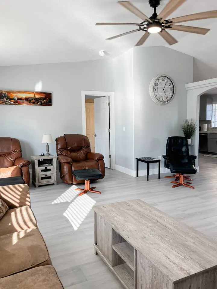Havasu Escape Sleeps 8 Parking 6