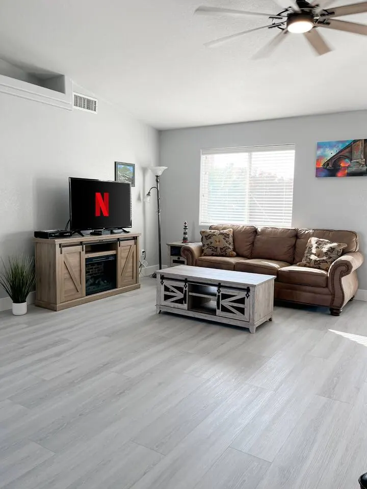Havasu Escape Sleeps 8 Parking 7