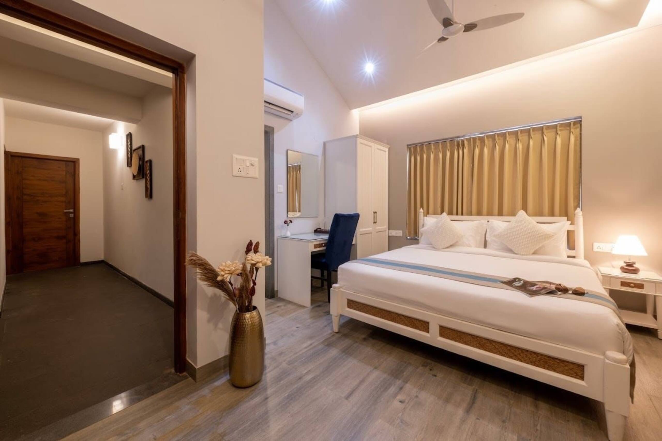 4BR | Private Pool | Jacuzzi | Siolim 9