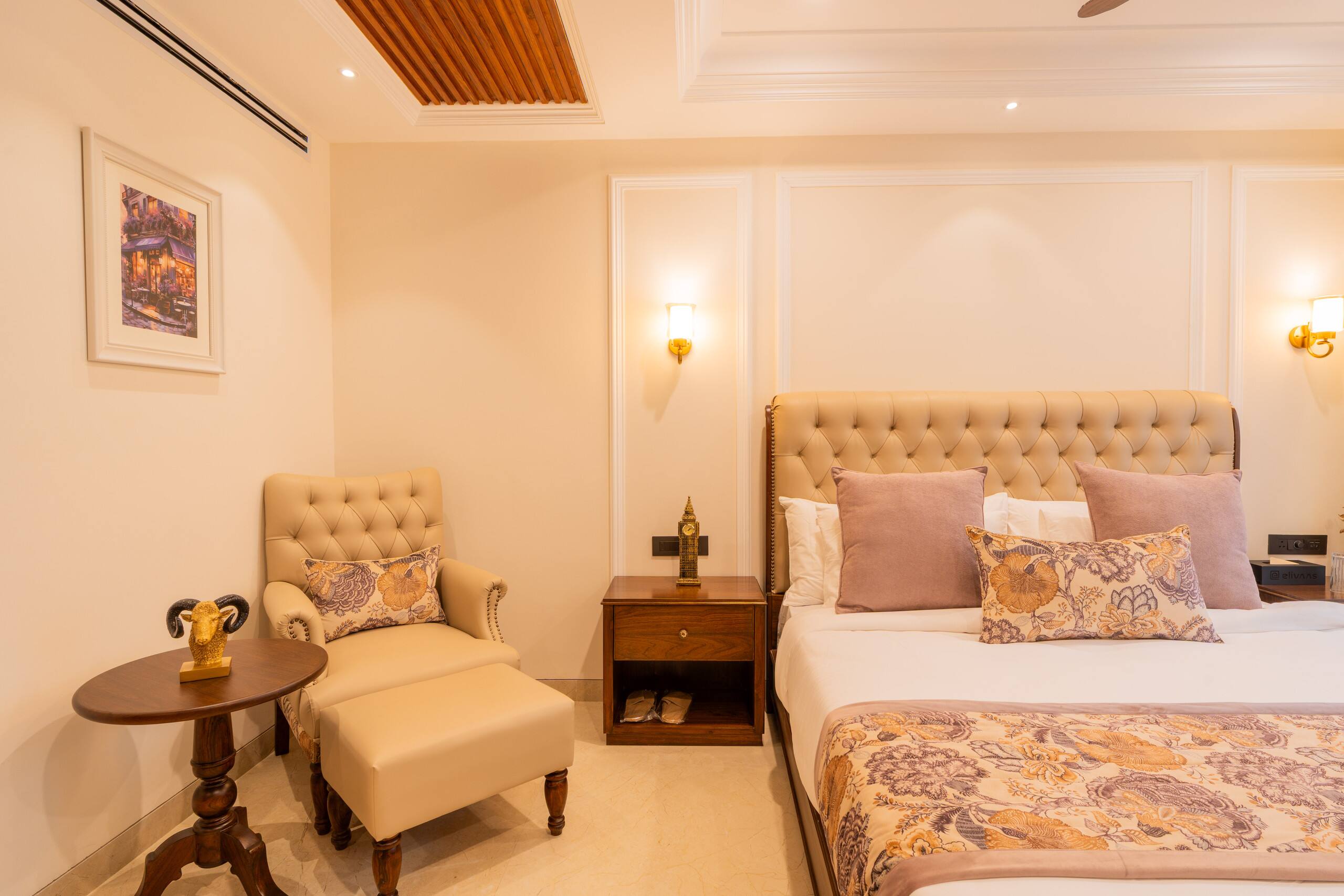 Luxury Heights Getaway Cottage with Terrace Views 26