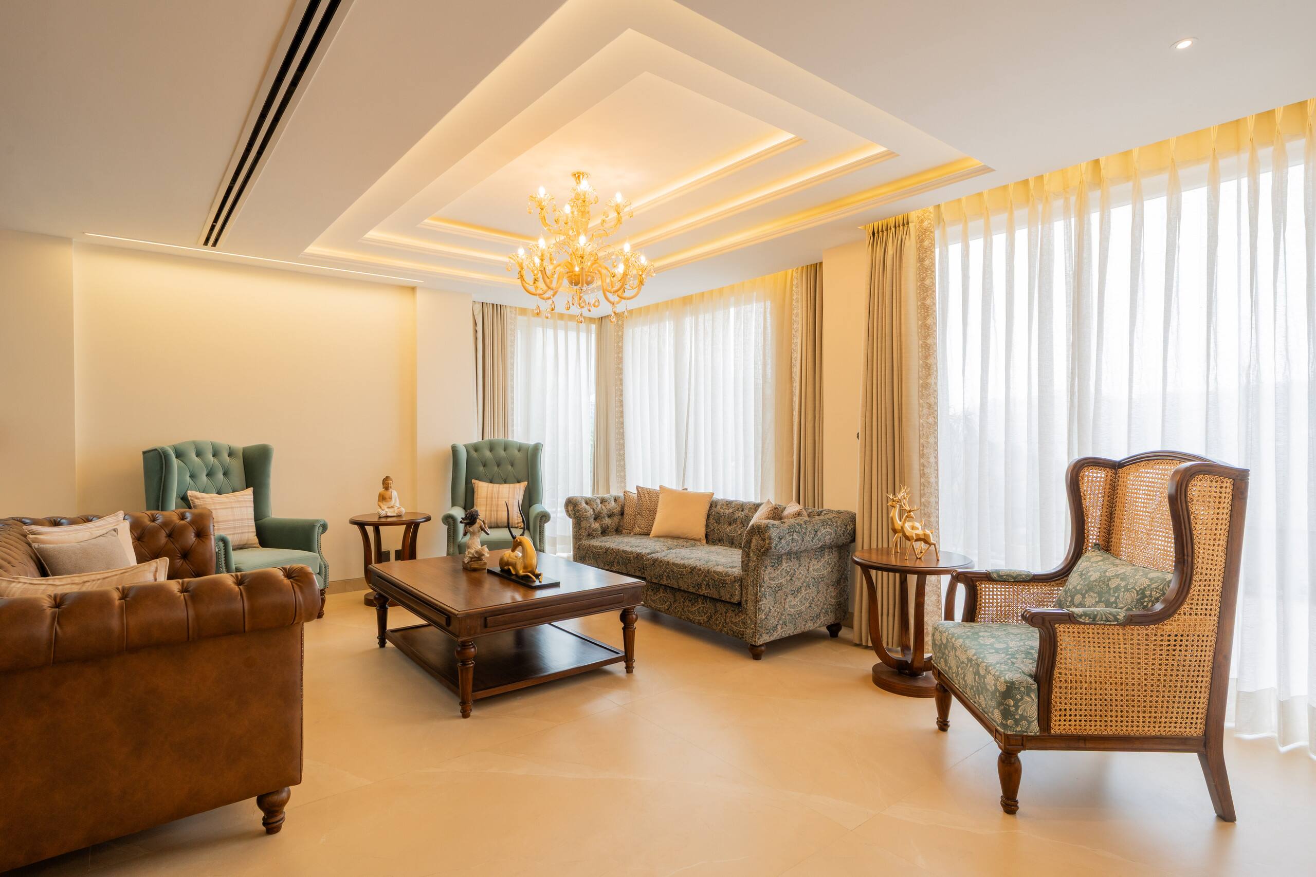 Luxury Heights Getaway Cottage with Terrace Views 13