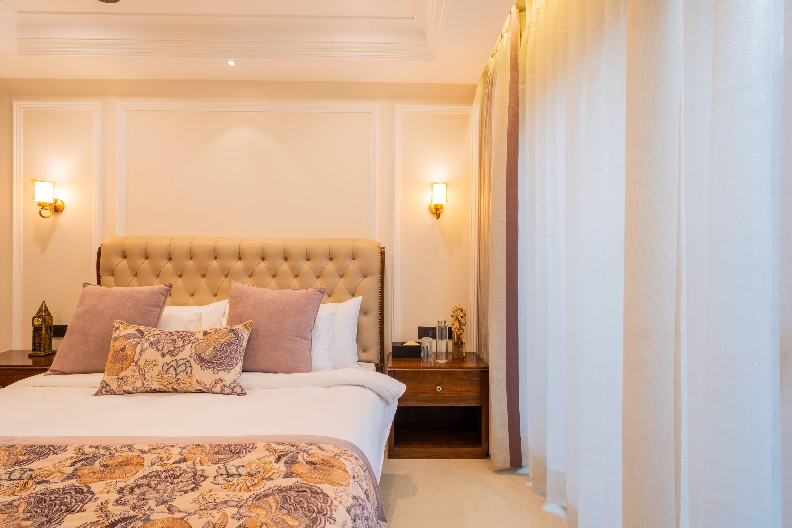 Luxury Heights Getaway Cottage with Terrace Views 24
