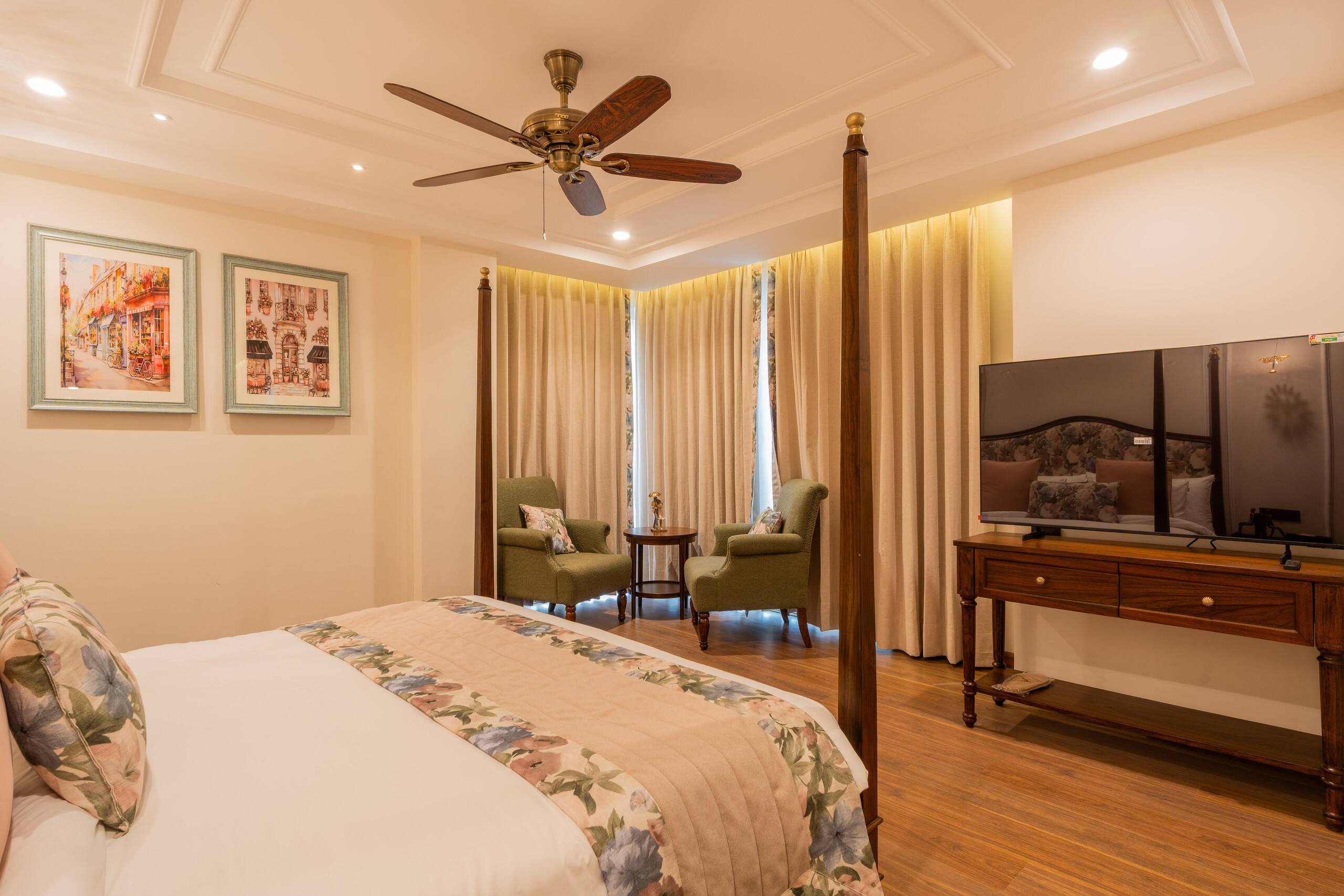 Luxury Heights Getaway Cottage with Terrace Views 23