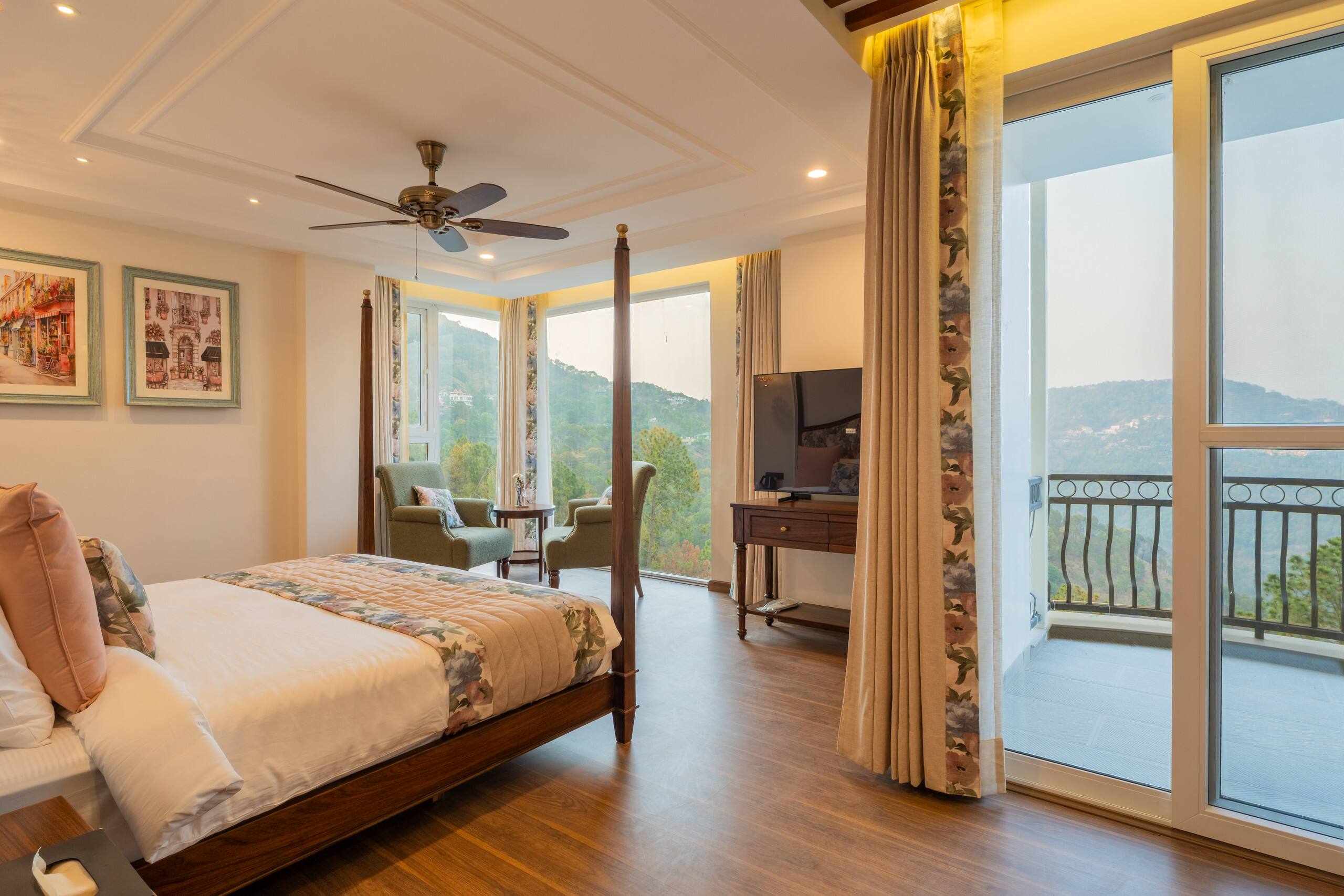 Luxury Heights Getaway Cottage with Terrace Views 6