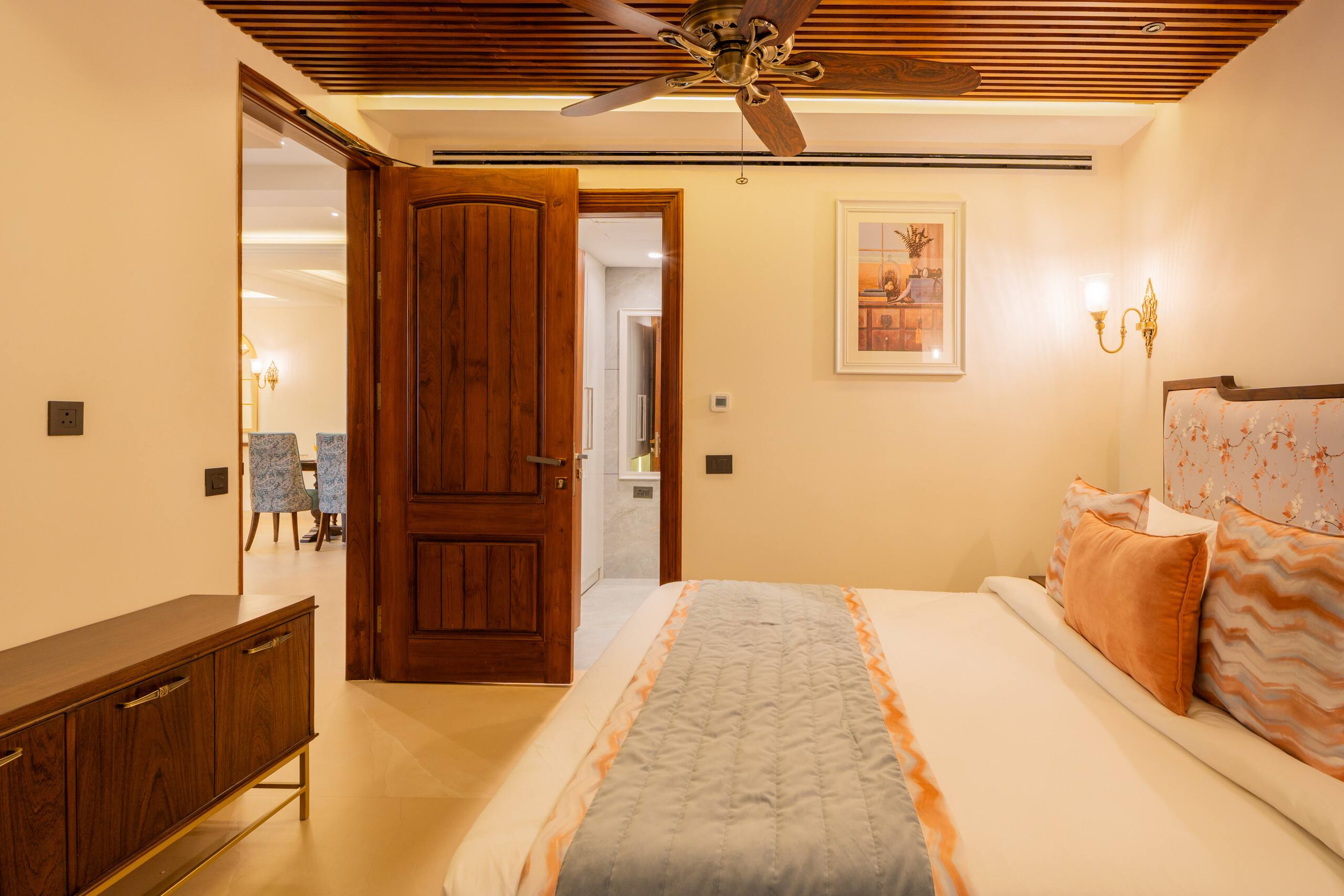 Luxury Heights Getaway Cottage with Terrace Views 32