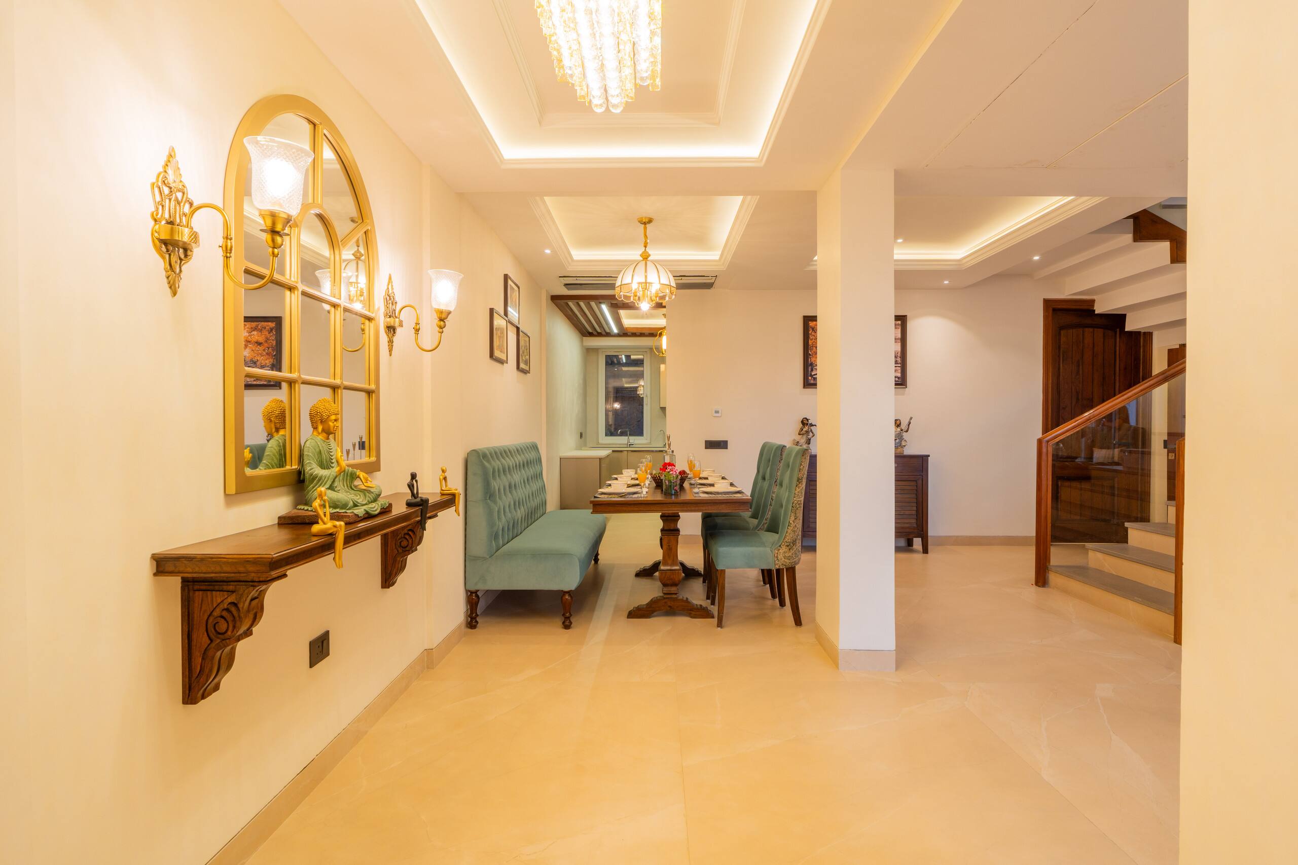 Luxury Heights Getaway Cottage with Terrace Views 5