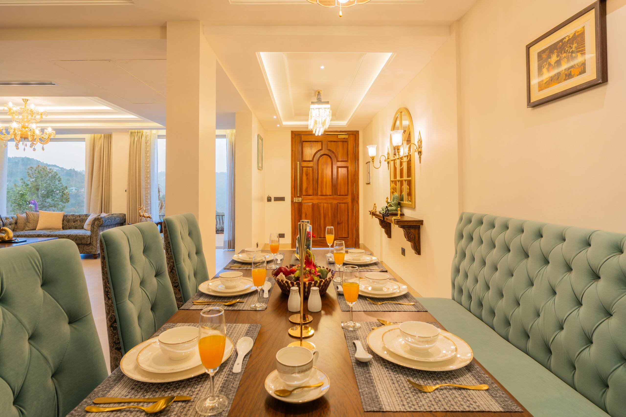 Luxury Heights Getaway Cottage with Terrace Views 19