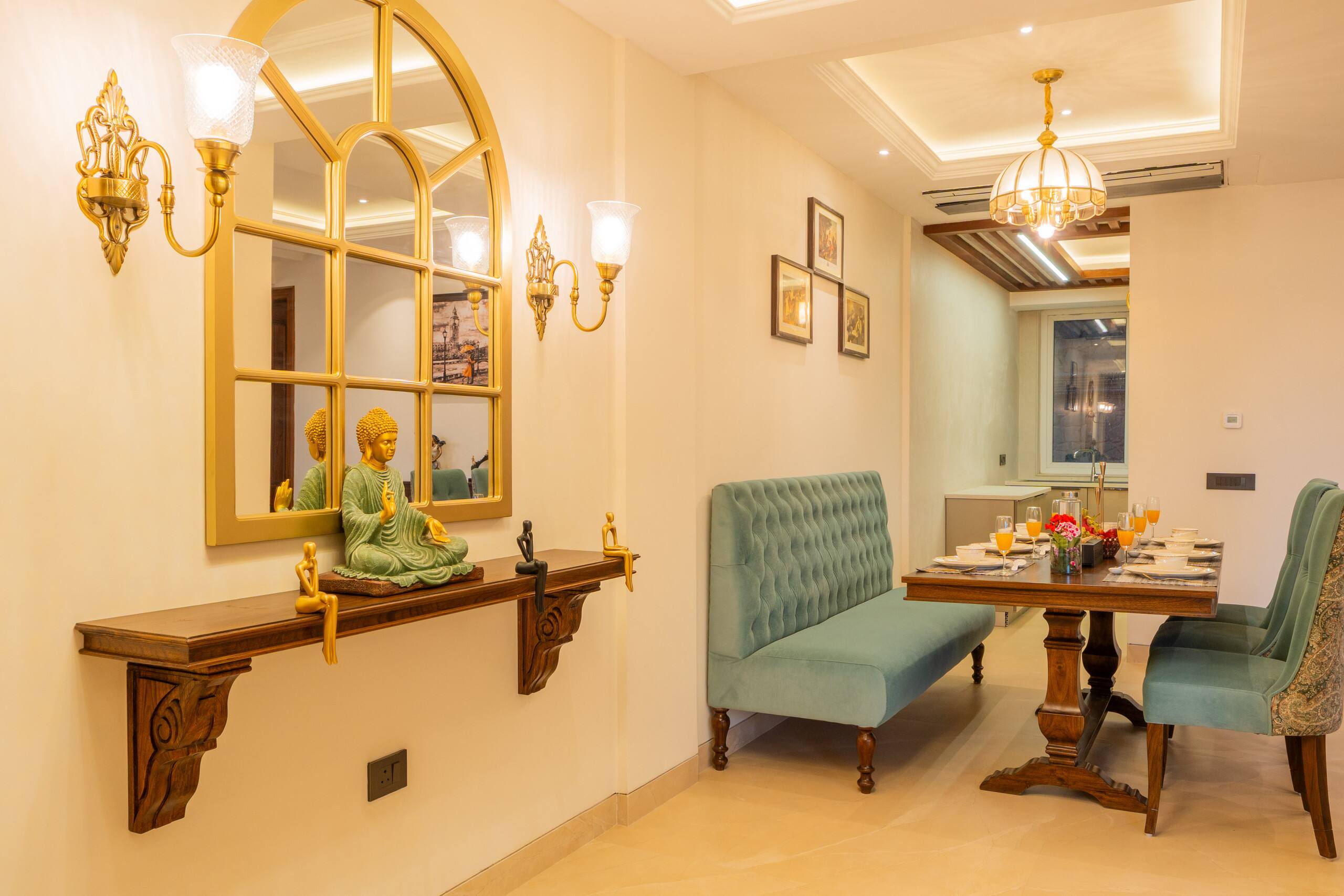 Luxury Heights Getaway Cottage with Terrace Views 11