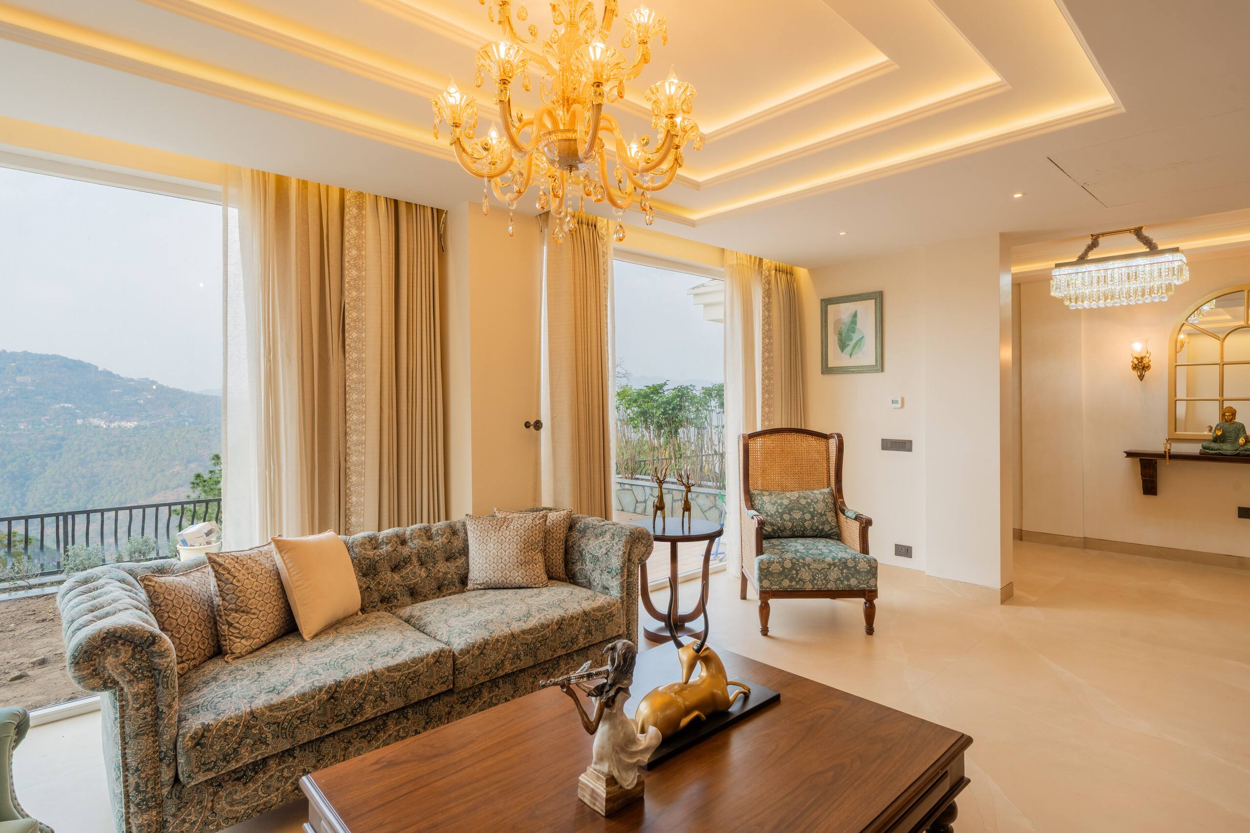 Luxury Heights Getaway Cottage with Terrace Views 10