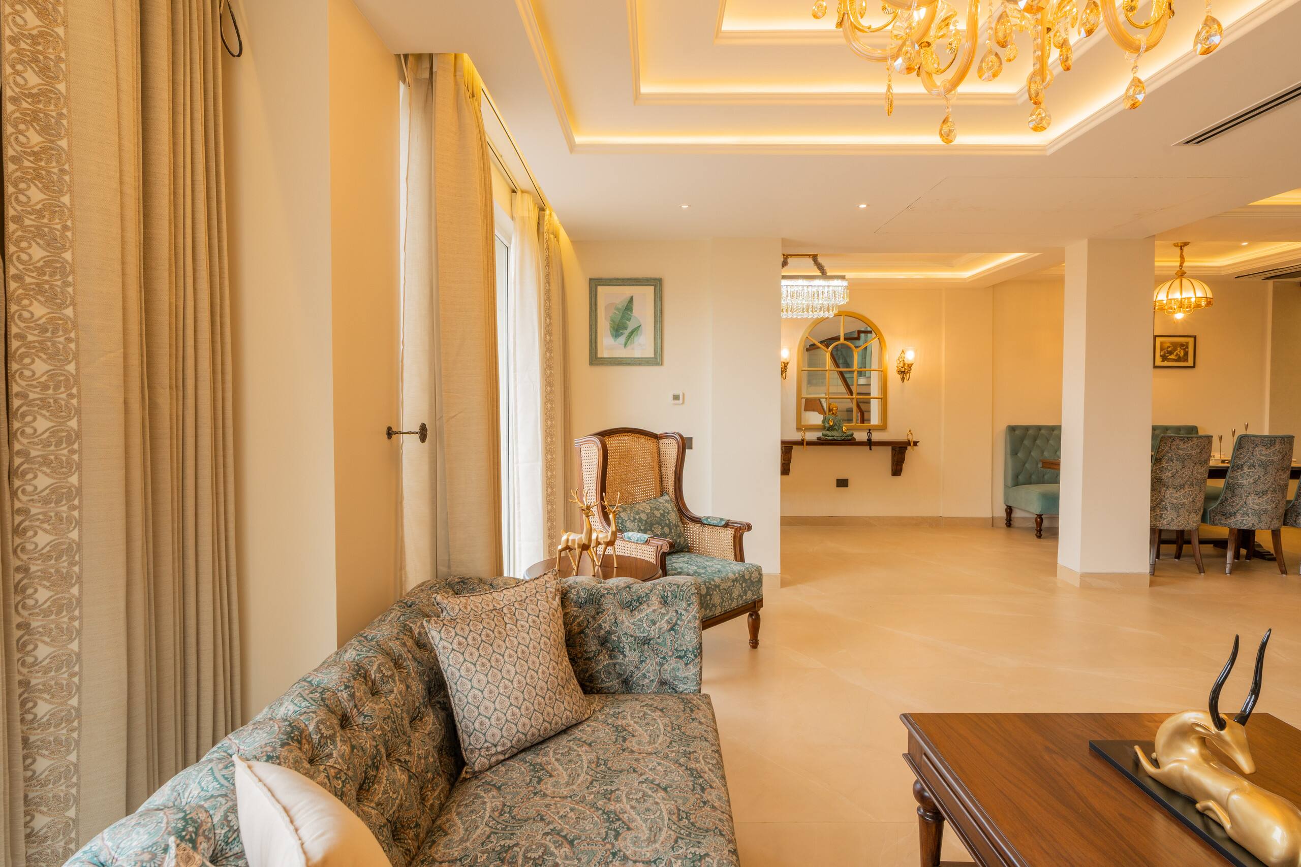 Luxury Heights Getaway Cottage with Terrace Views 9
