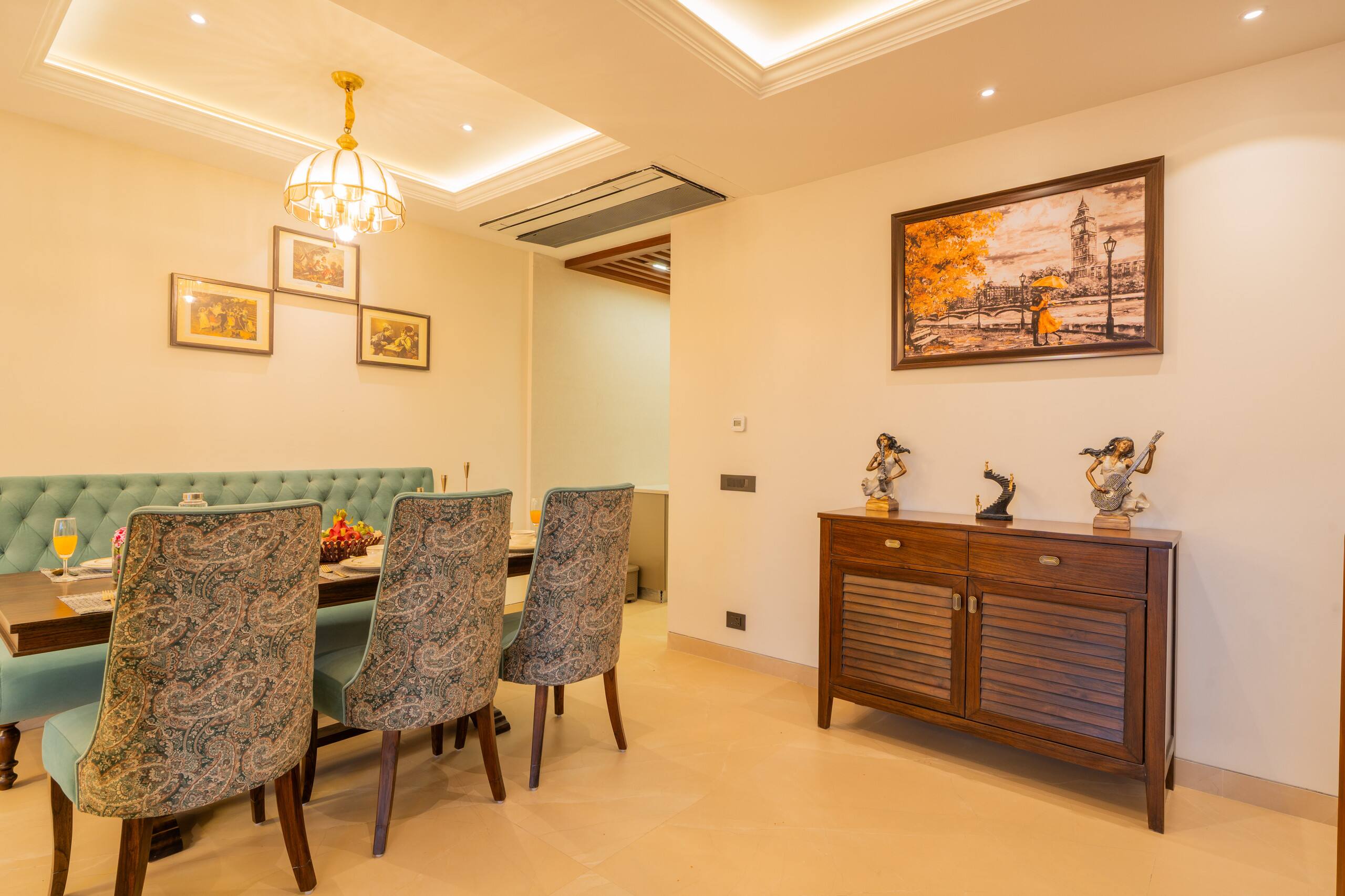 Luxury Heights Getaway Cottage with Terrace Views 18