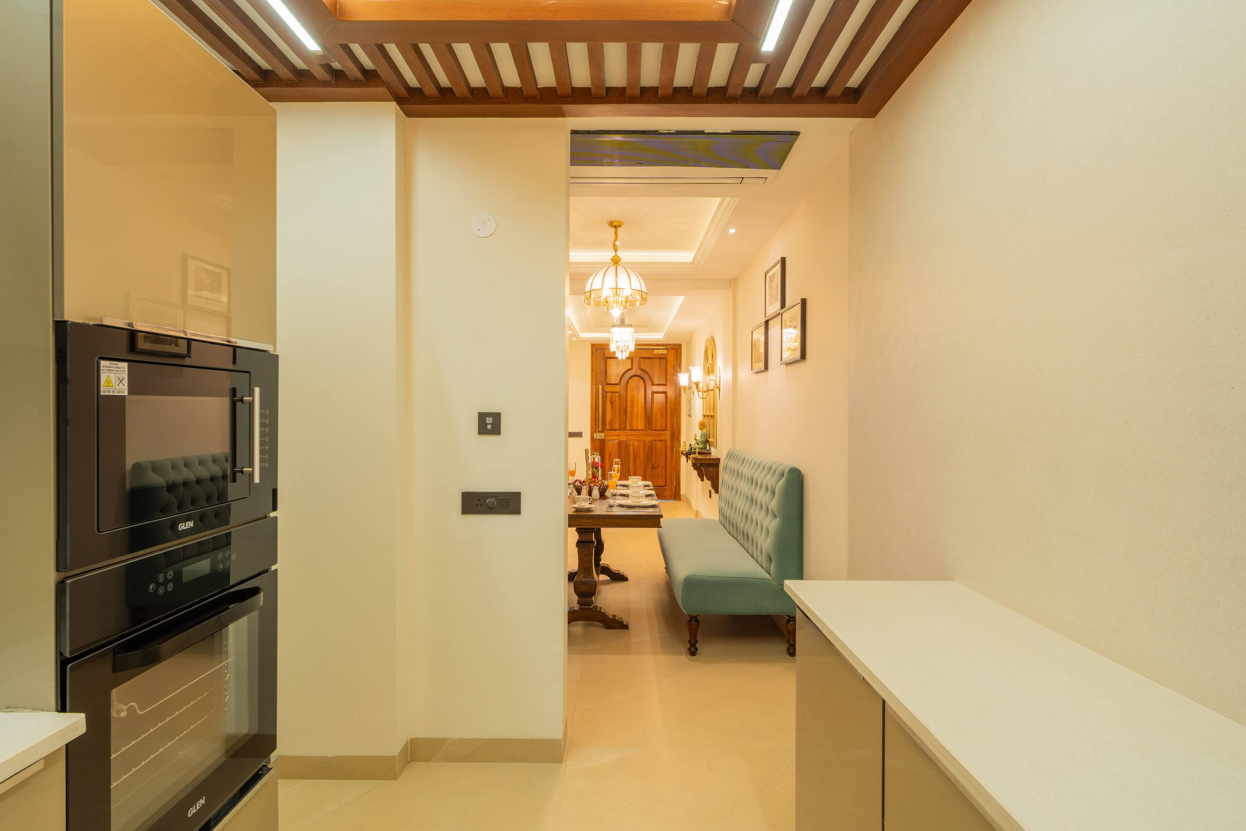 Luxury Heights Getaway Cottage with Terrace Views 16