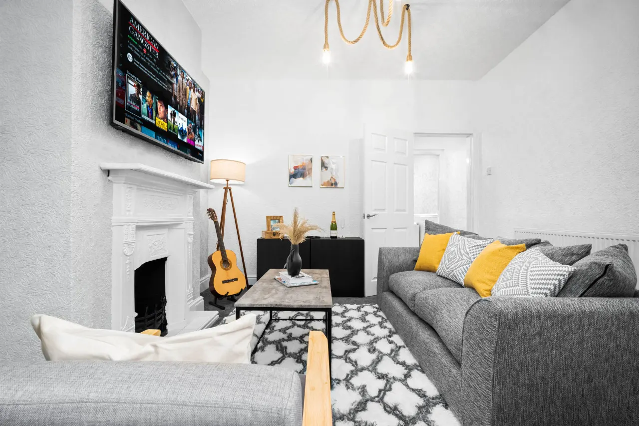 Stylish 3 Bed House - 6 Guests - Garden - Parking 10