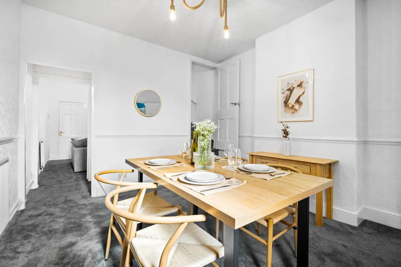 Stylish 3 Bed House - 6 Guests - Garden - Parking 11