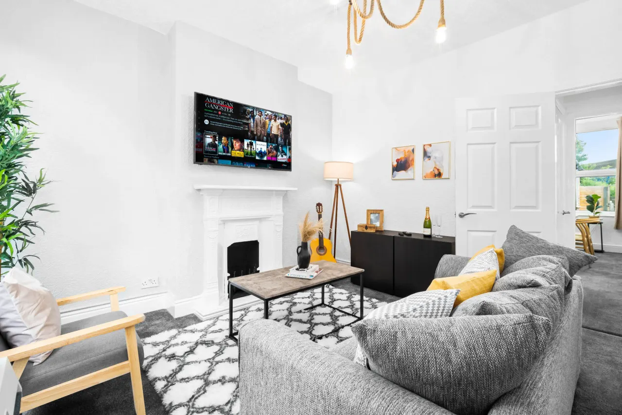 Stylish 3 Bed House - 6 Guests - Garden - Parking 16