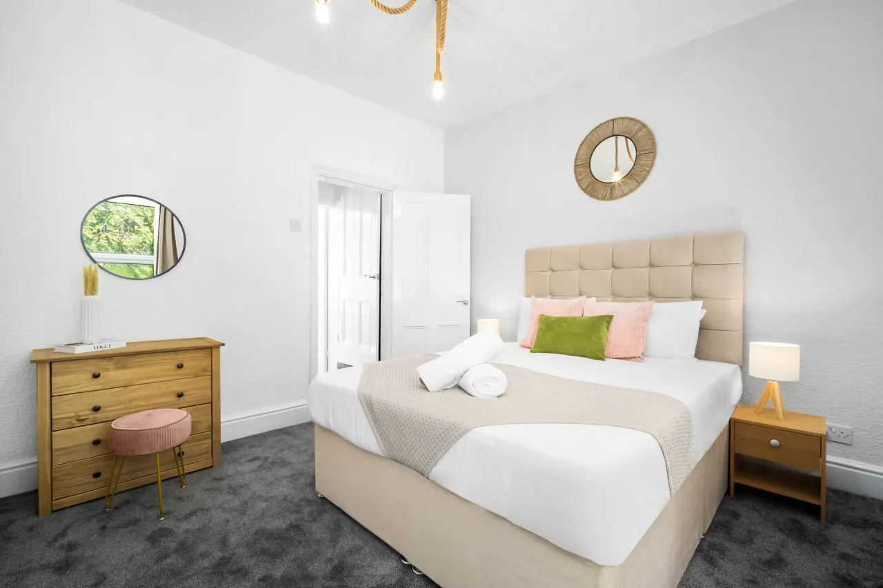 Stylish 3 Bed House - 6 Guests - Garden - Parking 20