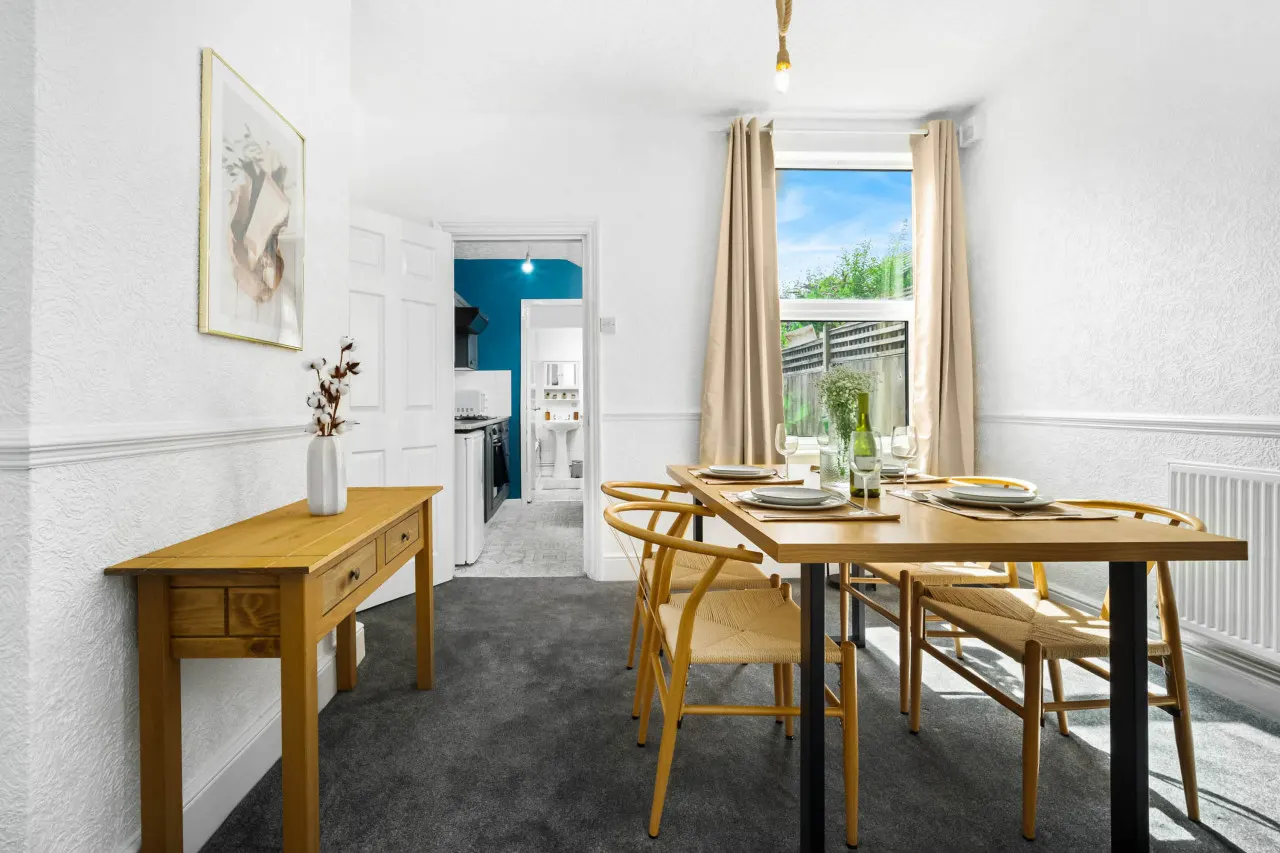 Stylish 3 Bed House - 6 Guests - Garden - Parking 6