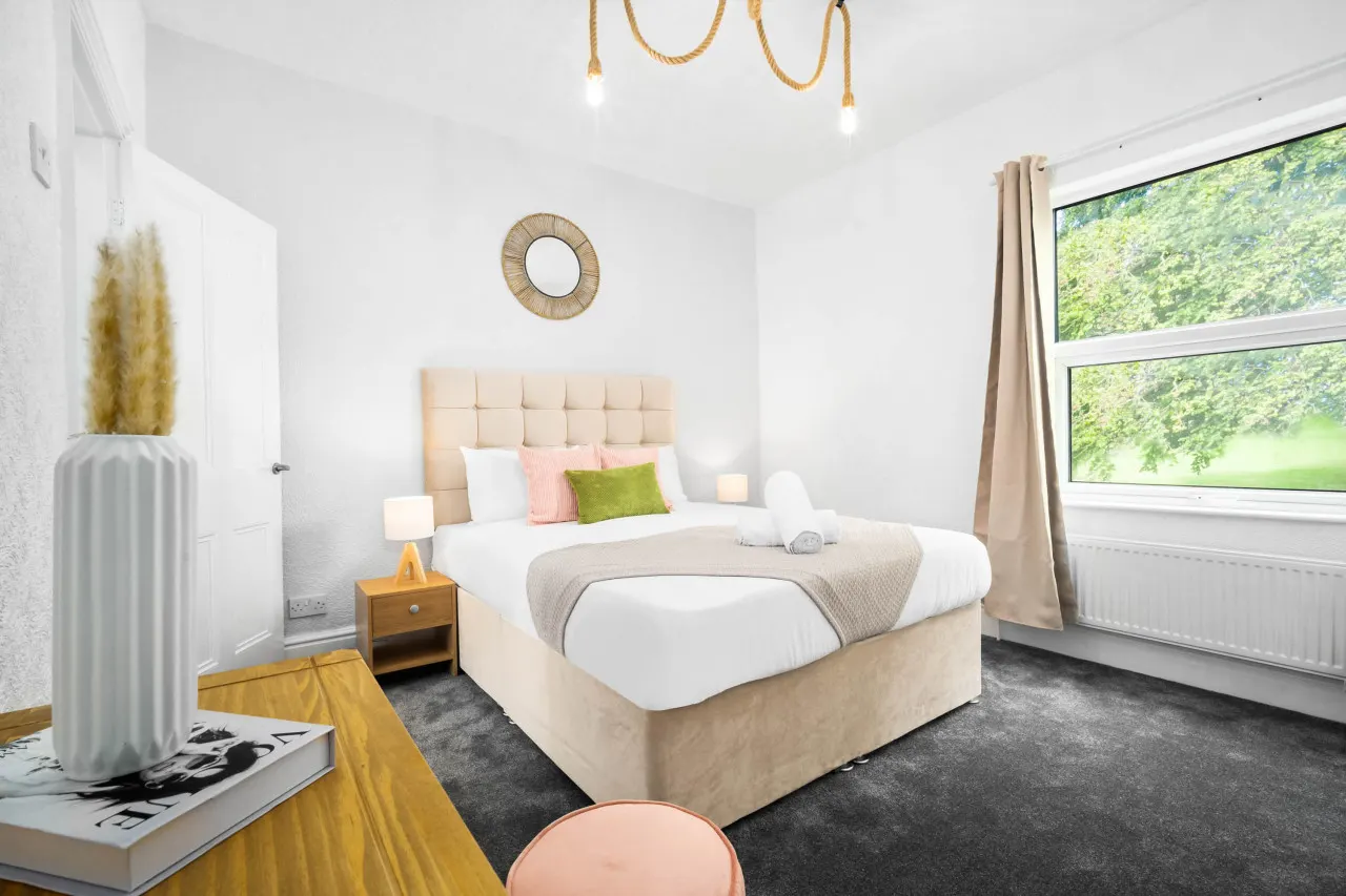 Stylish 3 Bed House - 6 Guests - Garden - Parking 8