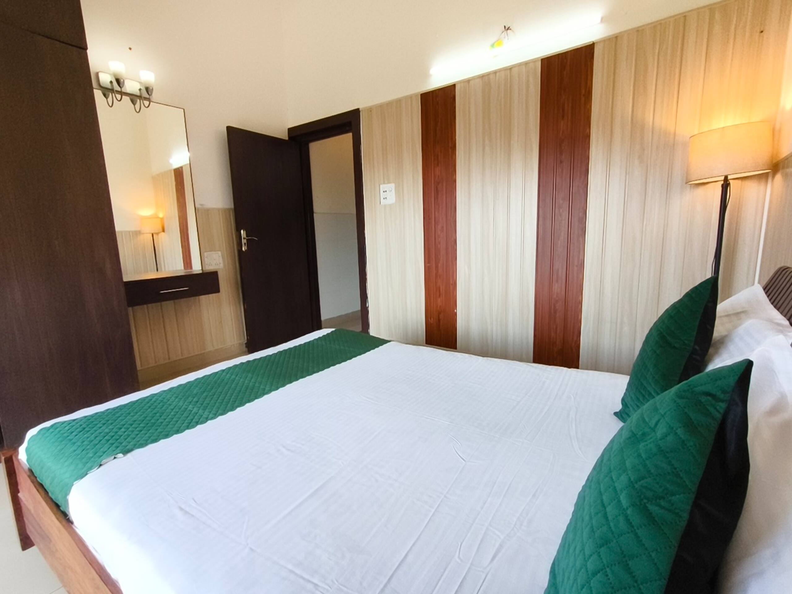 Modern stay-2BHK Flat Wid Pool Near Candolim Beach 33