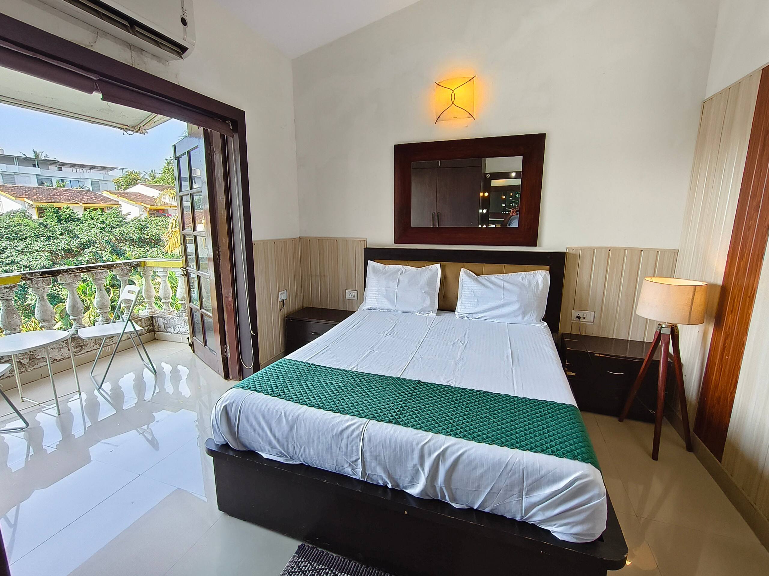 Modern stay-2BHK Flat Wid Pool Near Candolim Beach 24