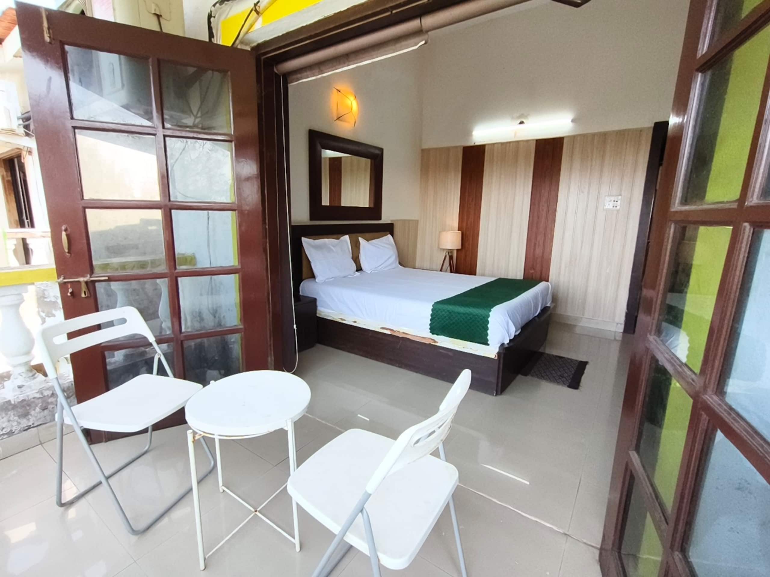 Modern stay-2BHK Flat Wid Pool Near Candolim Beach 26