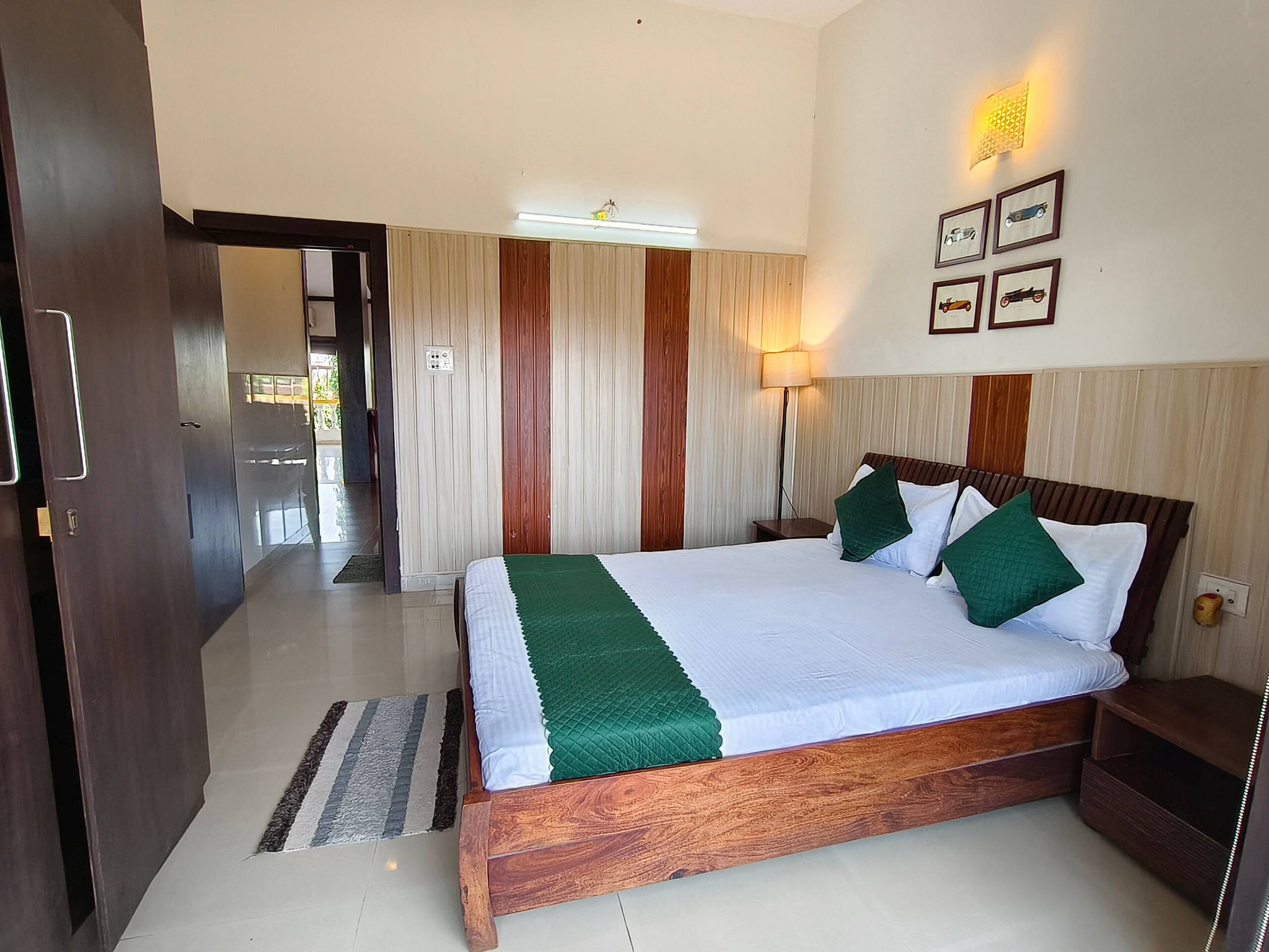 Modern stay-2BHK Flat Wid Pool Near Candolim Beach 34